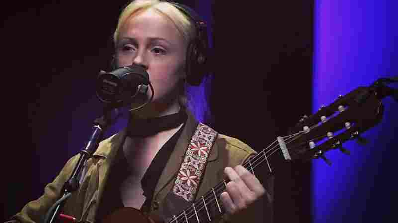 Watch Laura Marling Perform 'Soothing' Live In The Studio