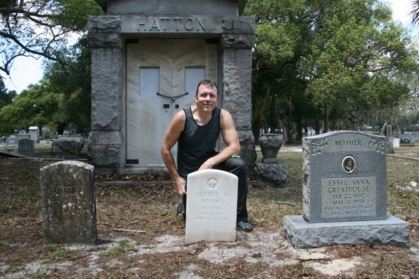 Every Sunday, Andrew Lumish cleans the gravestones of military veterans in Florida.