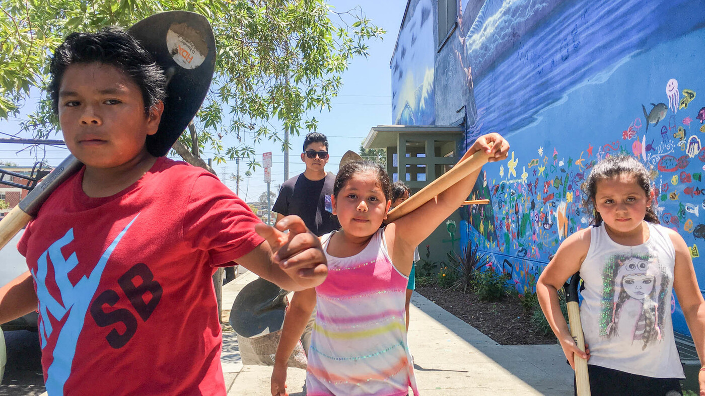 5 planting fruit trees with youth at ann street elementary dtla urban fruit trail photo by fallen fruit wide f6c3b3c254bc44eb3b8f69c4c43a7322a5f6f79a