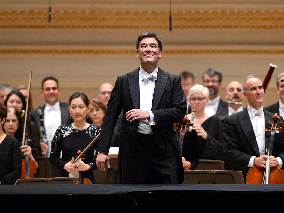 Alan Gilbert (center) with the New York Philharmonic at Carnegie Hall. He has left that orchestra and announced his new position as chief conductor of the NDR Elbphiharmonie, in Hamburg, Germany.