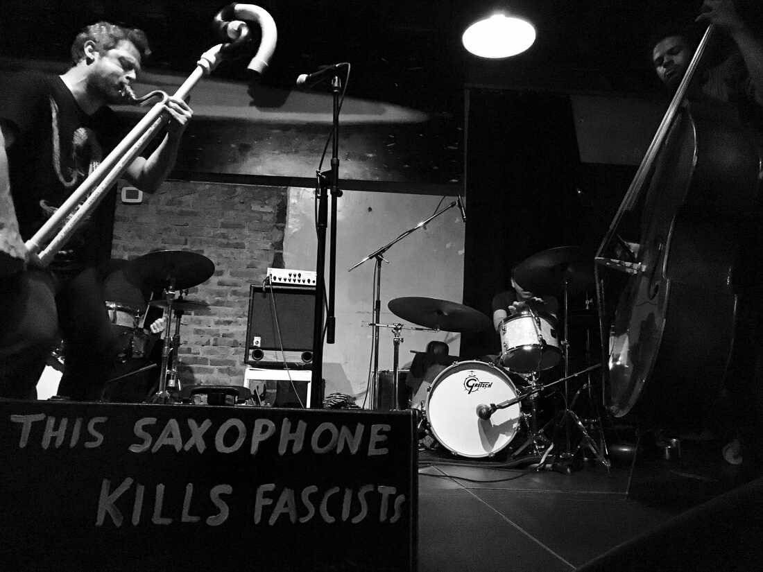 Arrington de Dionyso live at Comet Ping Pong