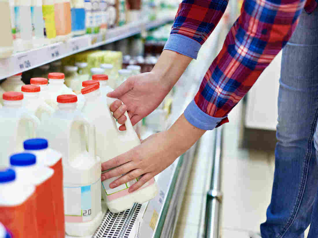 Making different decisions about where you buy groceries could affect economic disparity, new research shows.
