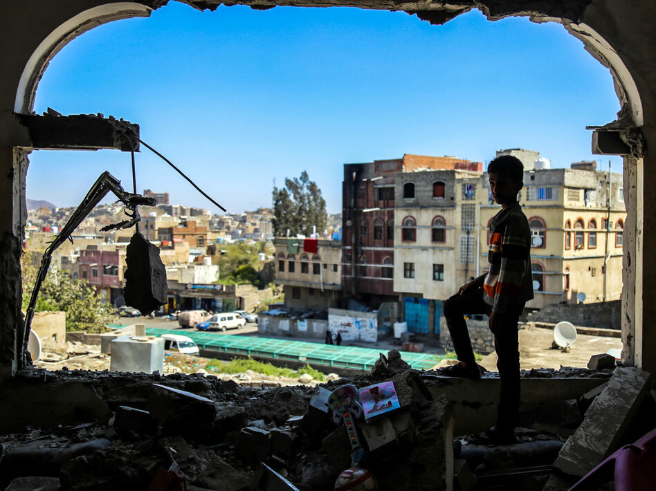 The scene after a mortar attack on the southern city of Taez. (Ahmad Al-Basha/Getty Images)