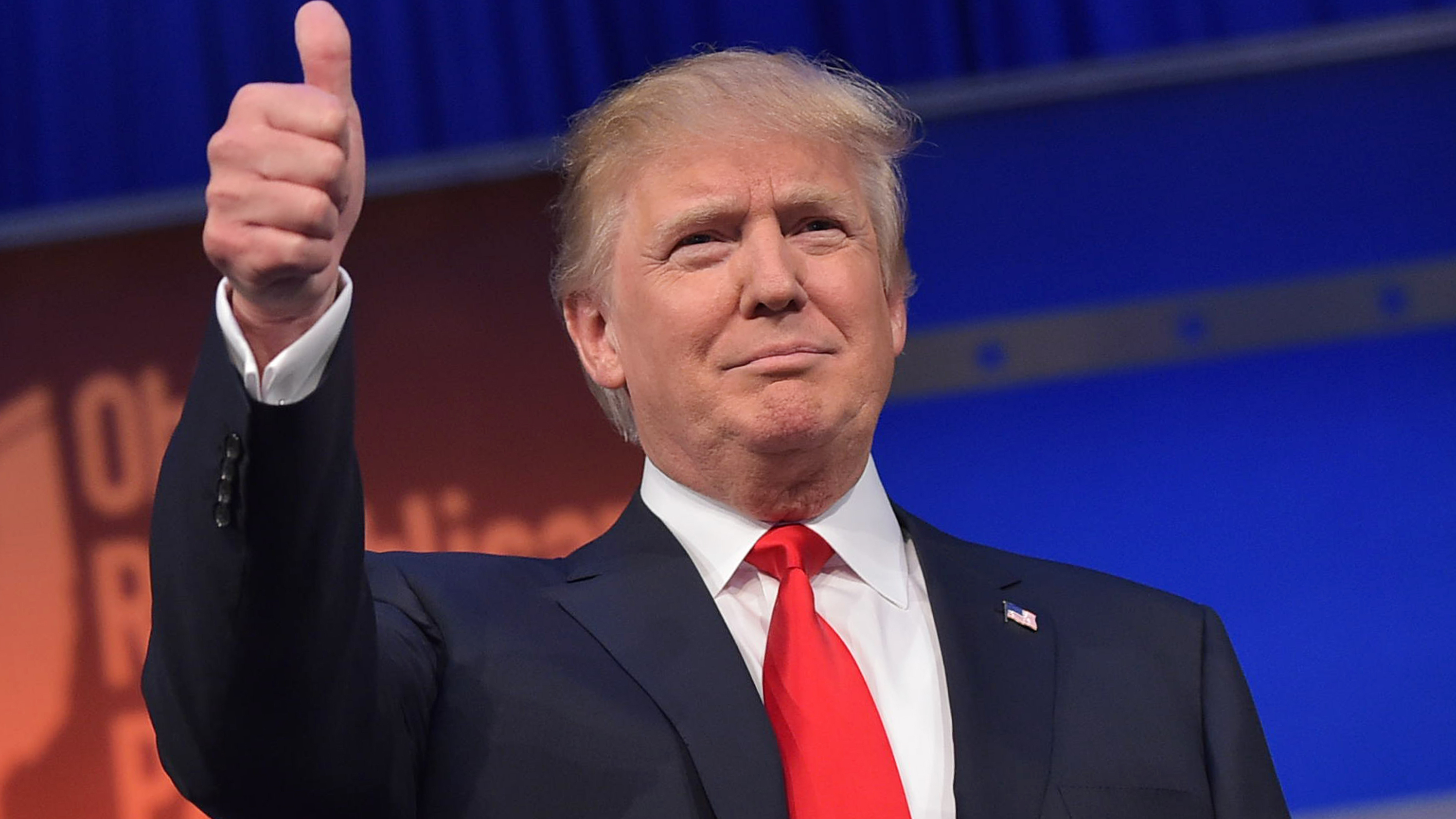 Donald Trump flashes the thumbs-up as he arrives on stage for the start of the prime time Republican presidential debate on August 6, 2015. (AFP/Getty Images)