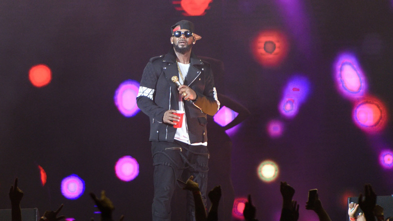 R. Kelly, performing on May 7, 2016 in his hometown of Chicago, Illinois. (Daniel Boczarski/Getty Images)