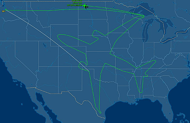Boeing Dreamliner crew draws enormous outline of their plane in the sky