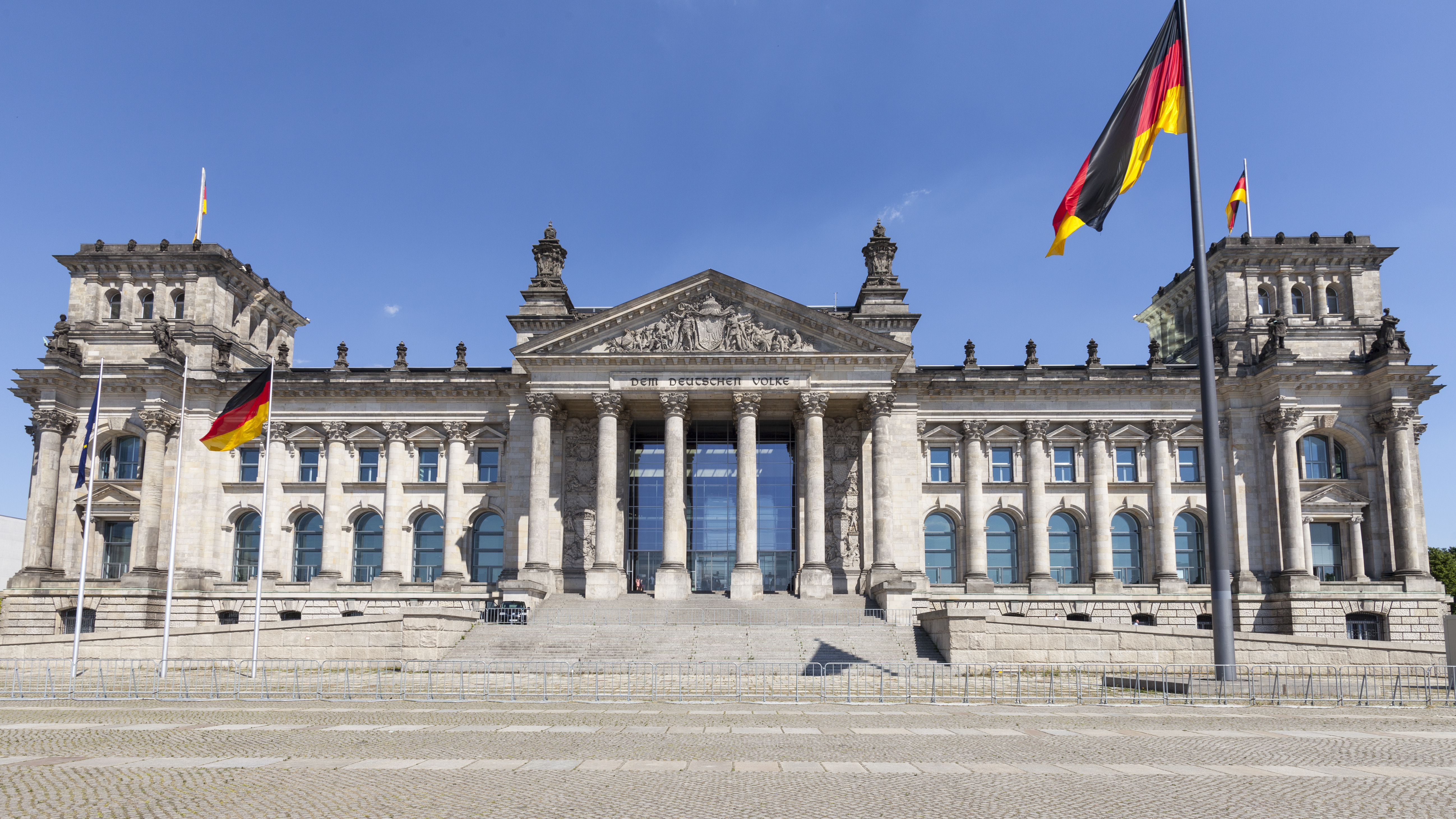 Two Chinese tourists were arrested outside Berlin's Reichstag building after making Nazi salutes.