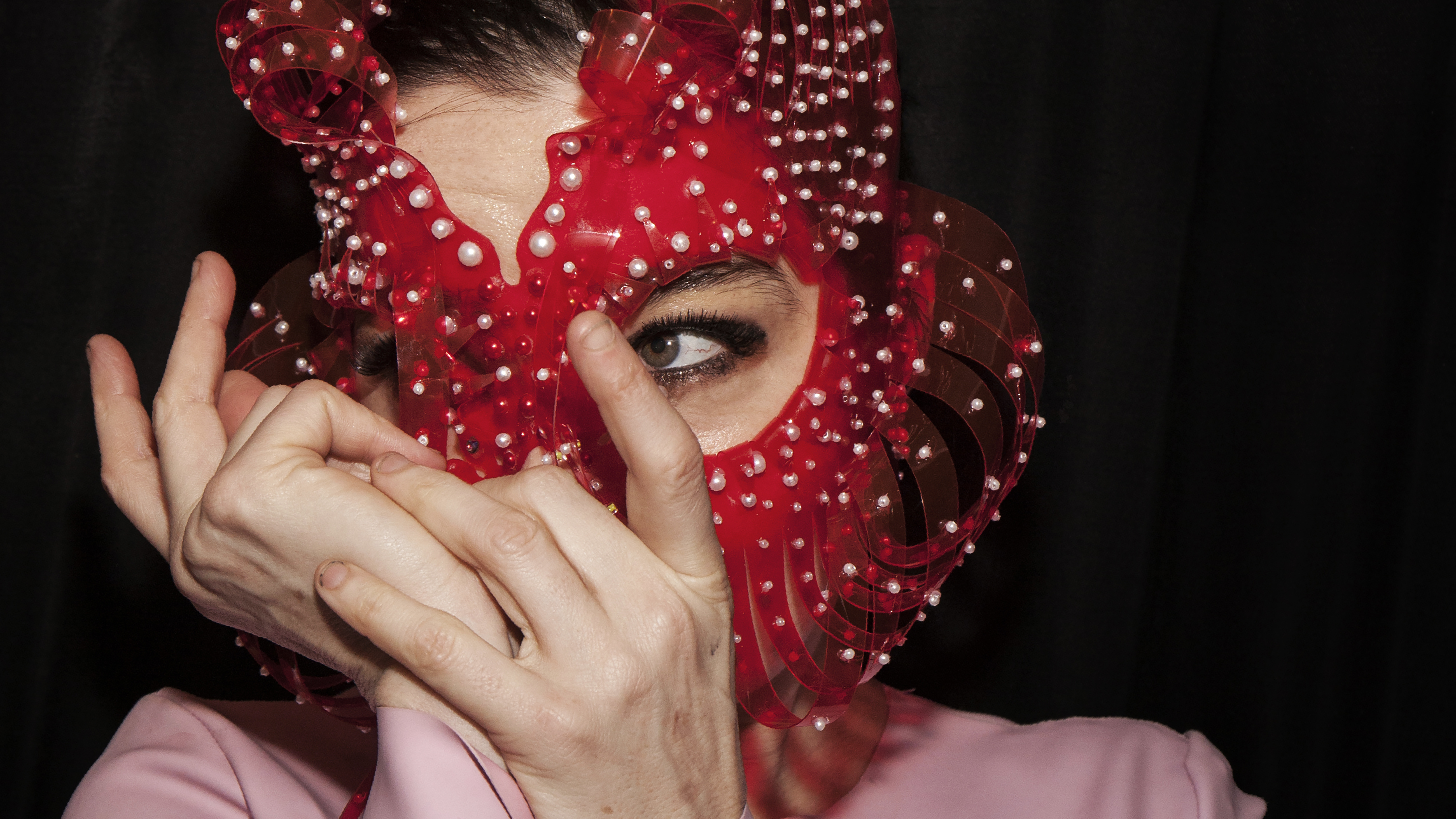 Bjork All Is Full Of Love Traduction