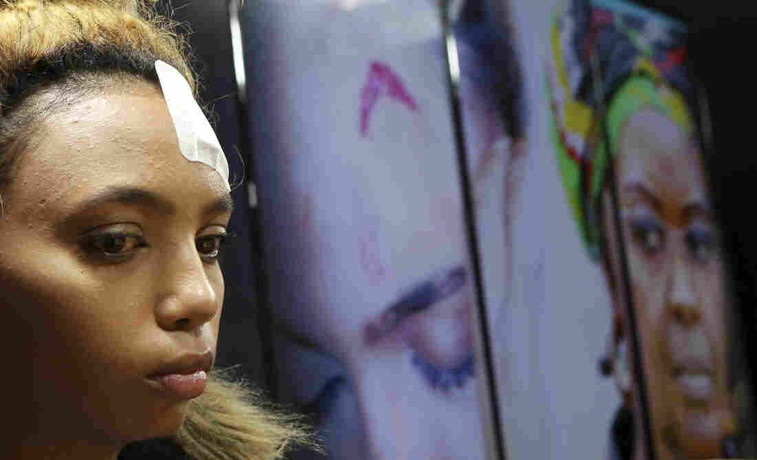 South Africa Puts A 'Red Alert' At Its Borders For Zimbabwe's Grace Mugabe