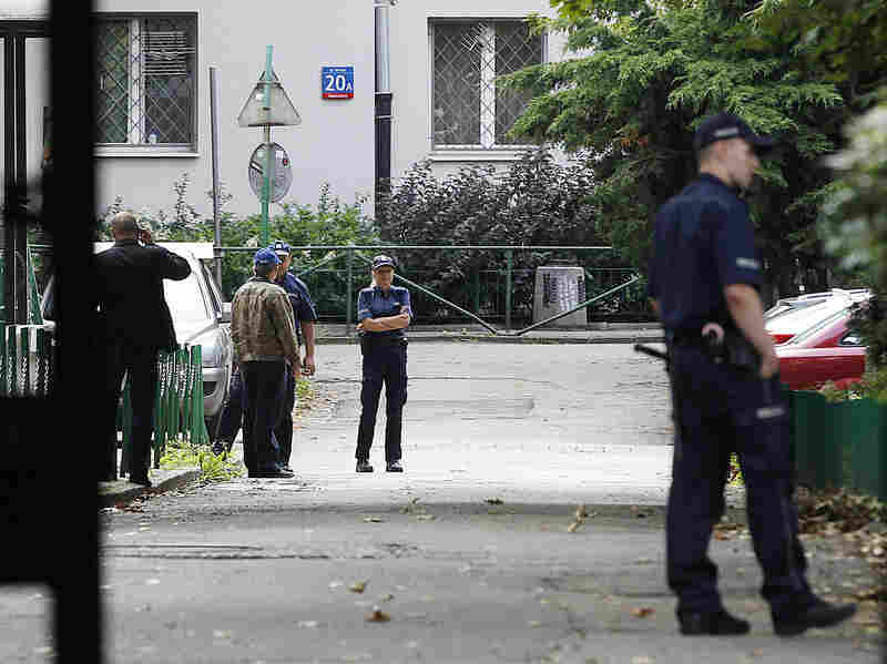 Dutch foil possible attack on tip from Spain; no Barcelona link