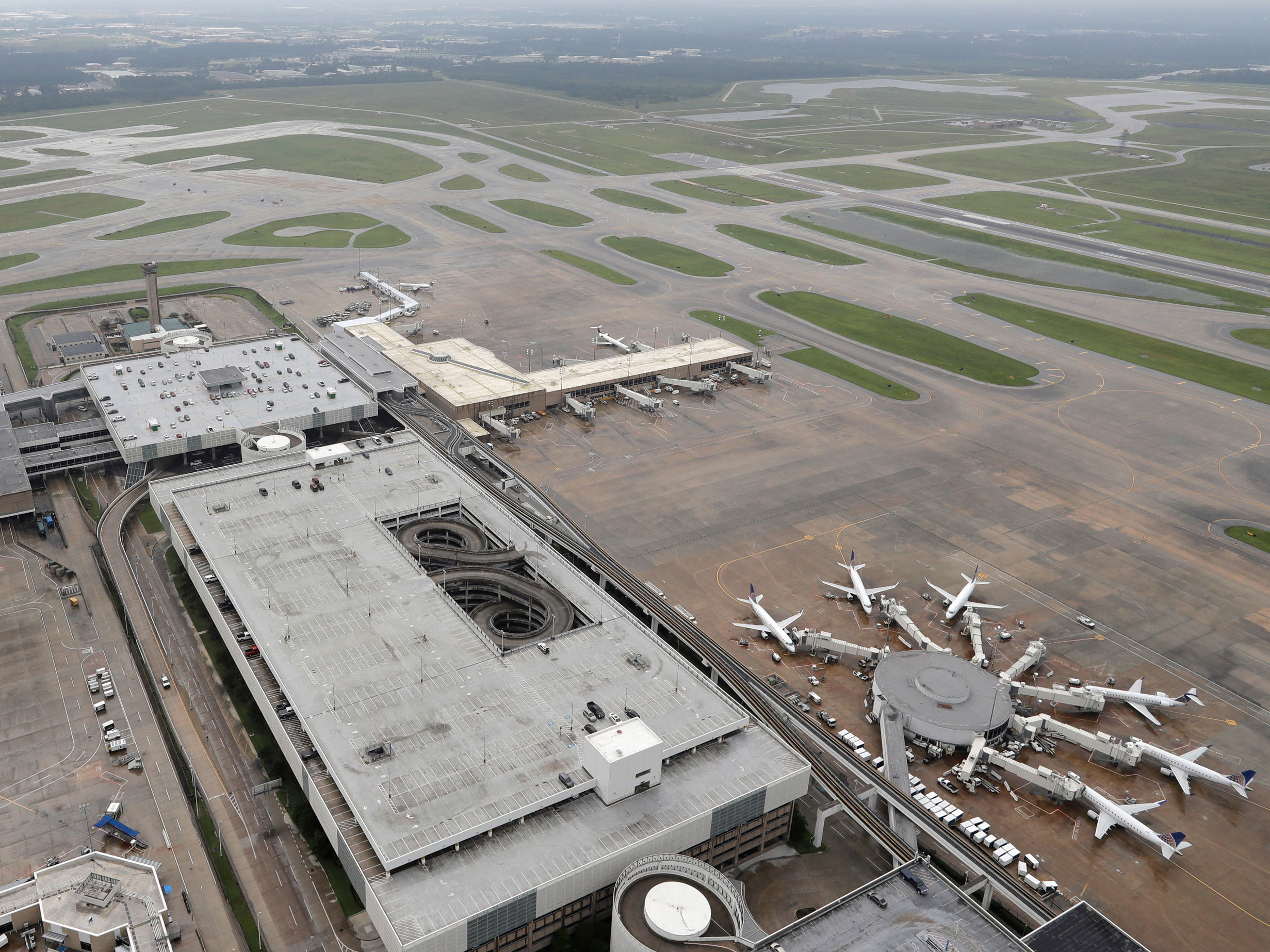 Houston's Main Airport Cancels Commercial Flights Houston's Main Airport Cancels Commercial Flights