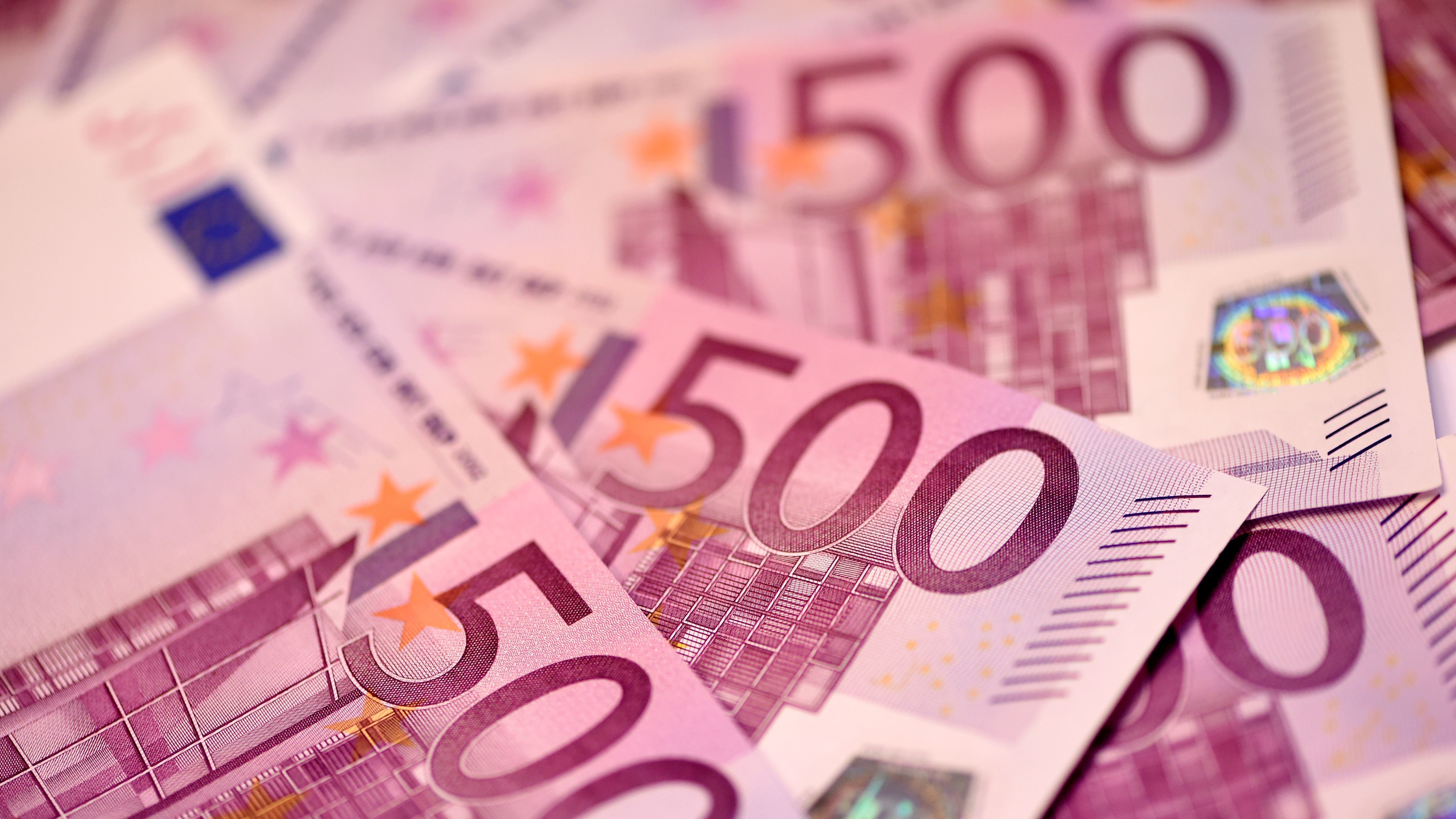 These 500-euro notes are whole, dry and clean. The ones found this summer in several bathrooms in Geneva ... not so much. (AFP/Getty Images)