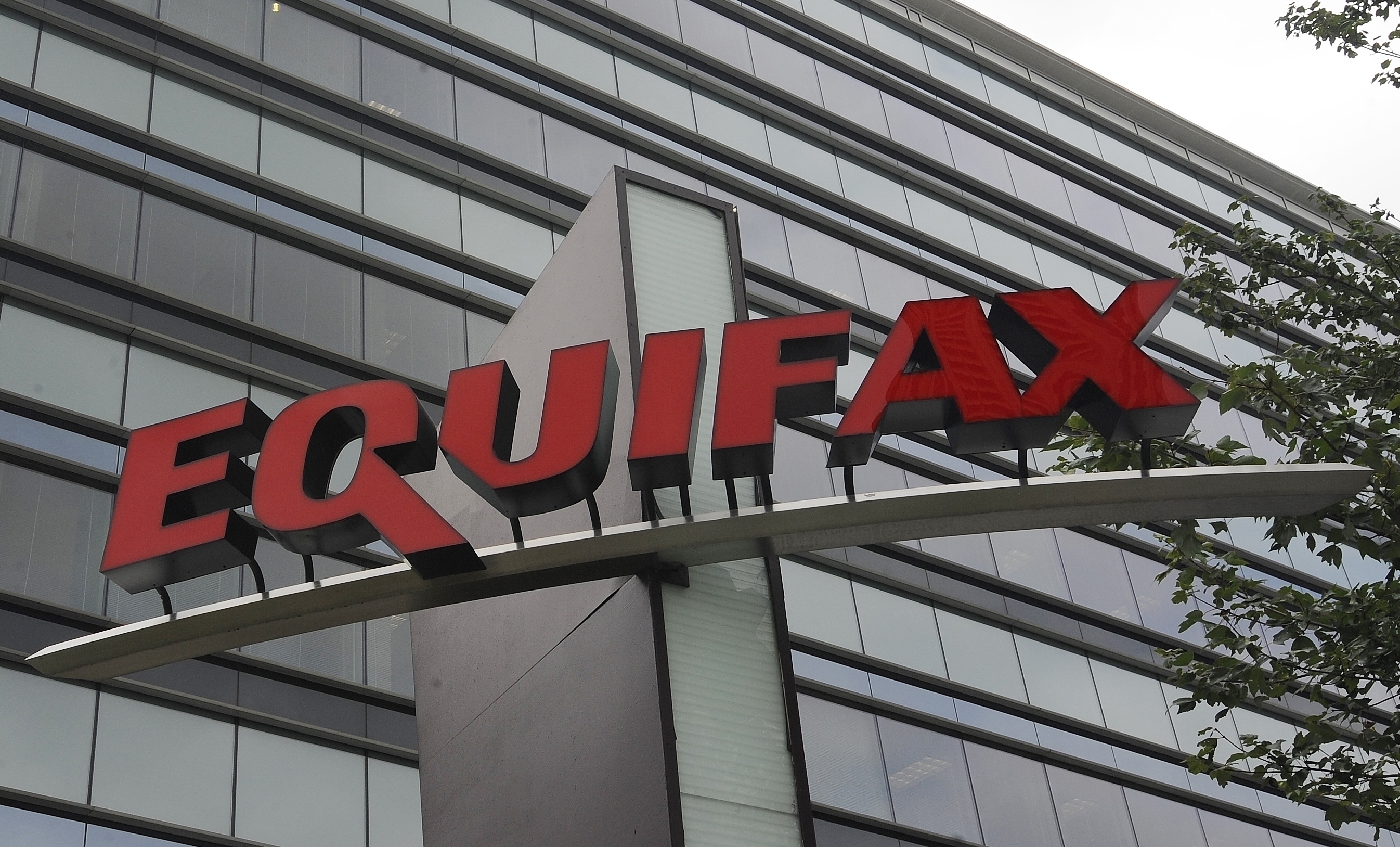 After massive data breach, Equifax directed customers to fake site