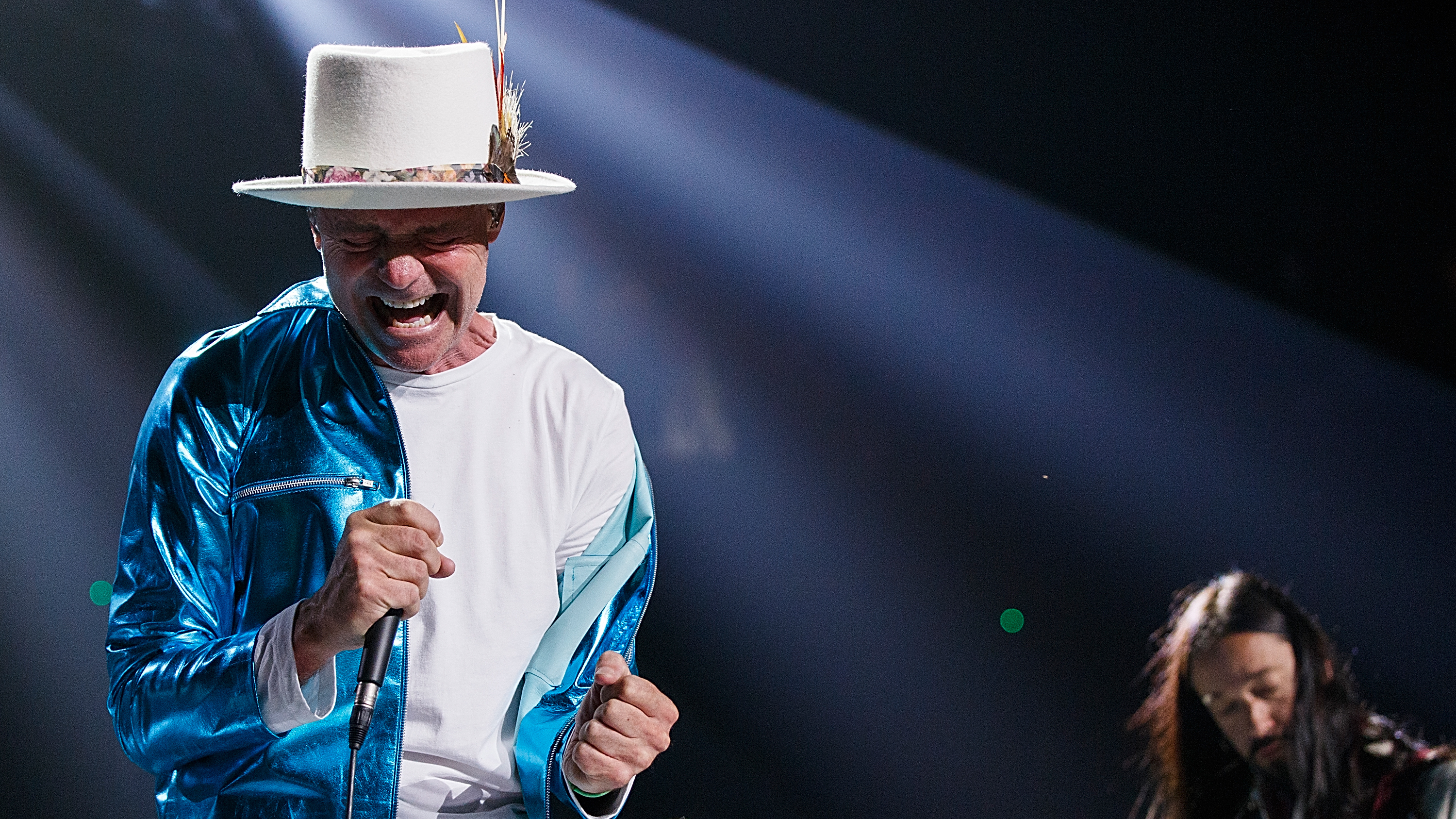 Gord Downie (left) performs with The Tragically Hip in Vancouver during the band's final tour in 2016. (Getty Images)