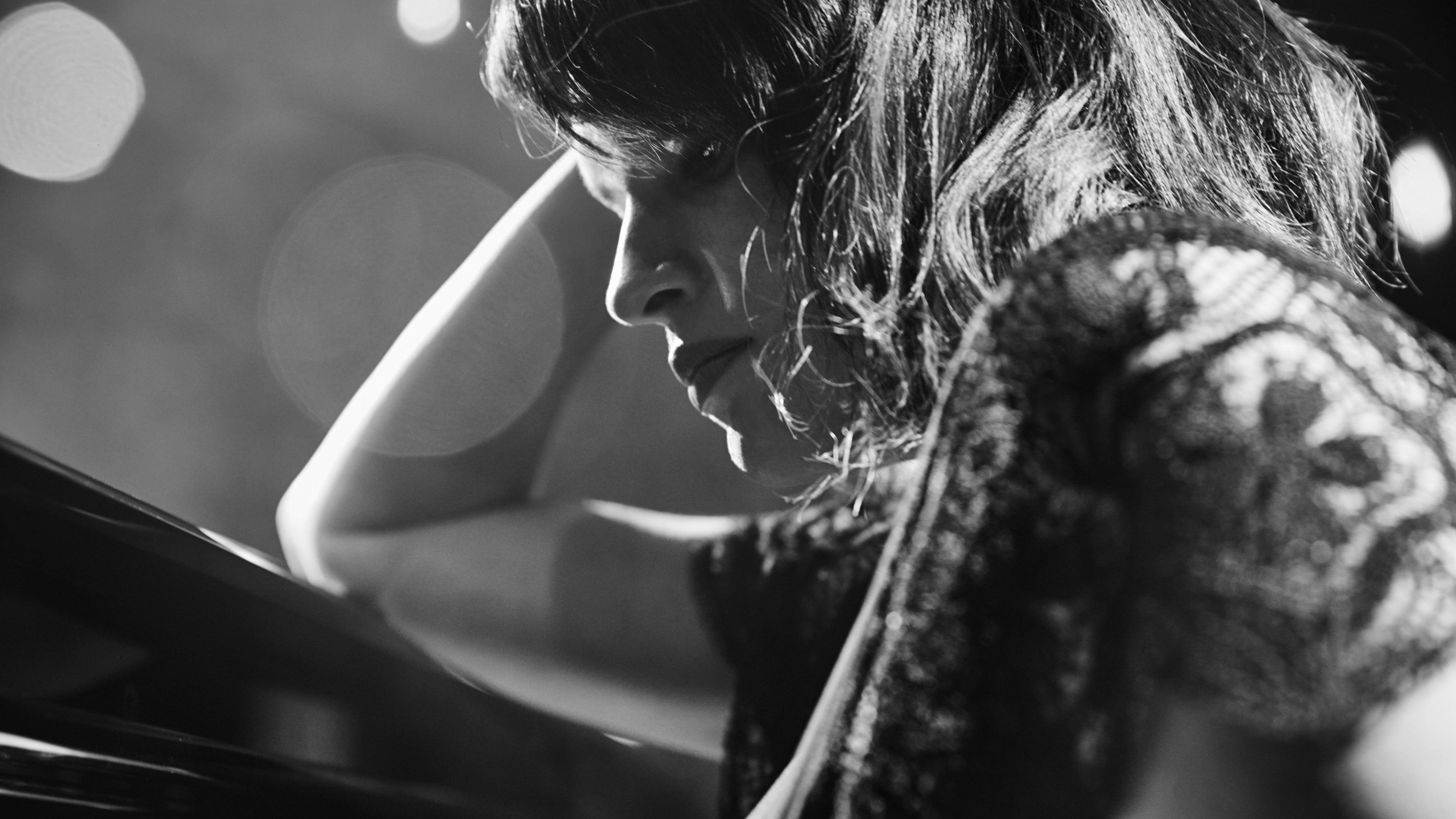 洋楽 Norah Jones/ Featuring Norah Jones Norah Jones - Featuring Norah Jones - Amazon.com Music