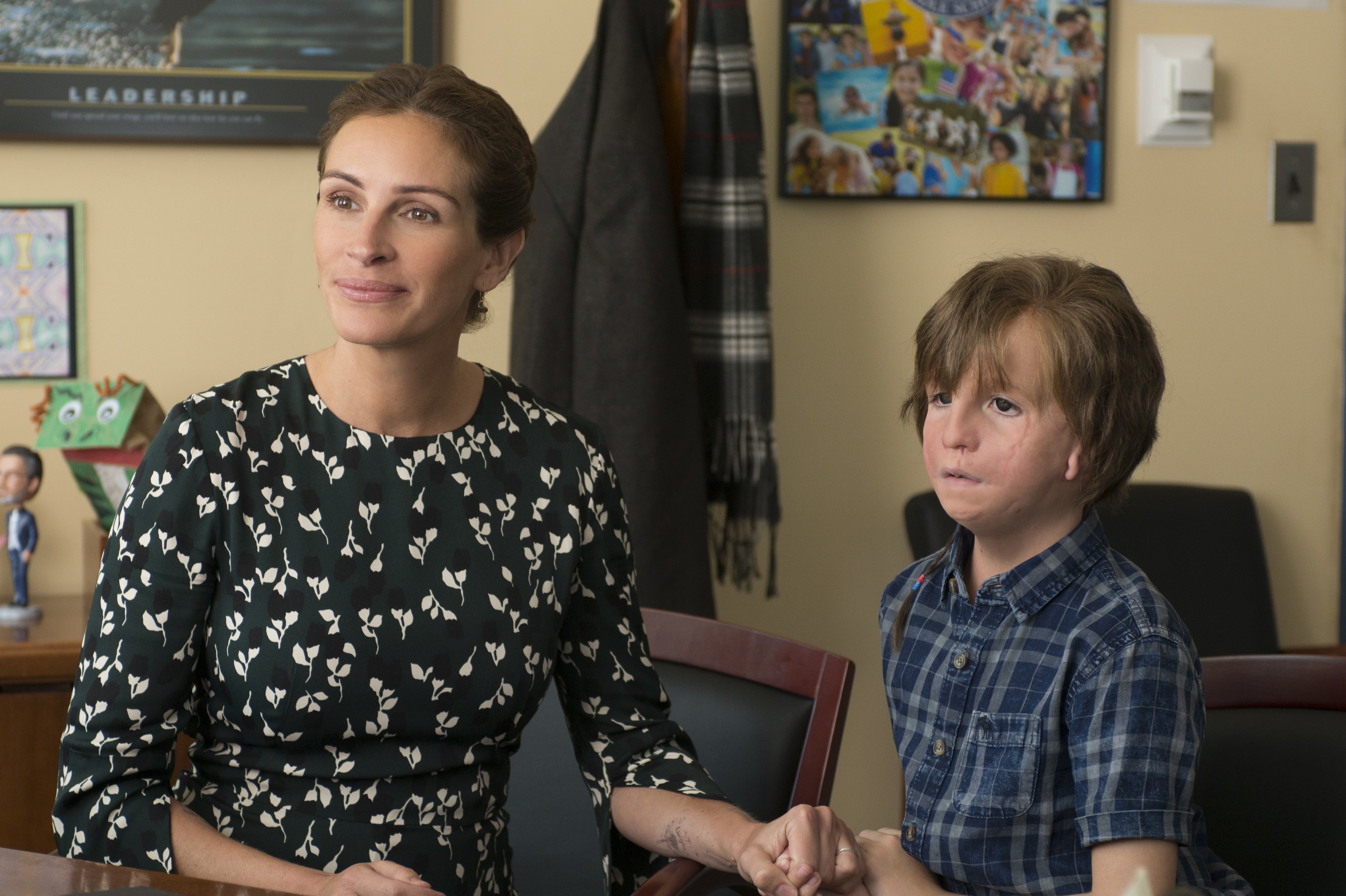 Julia Roberts plays Isabel, the mother of Auggie Pullman (Jacob Tremblay), in the new movie <em>Wonder.</em> (Lionsgate)