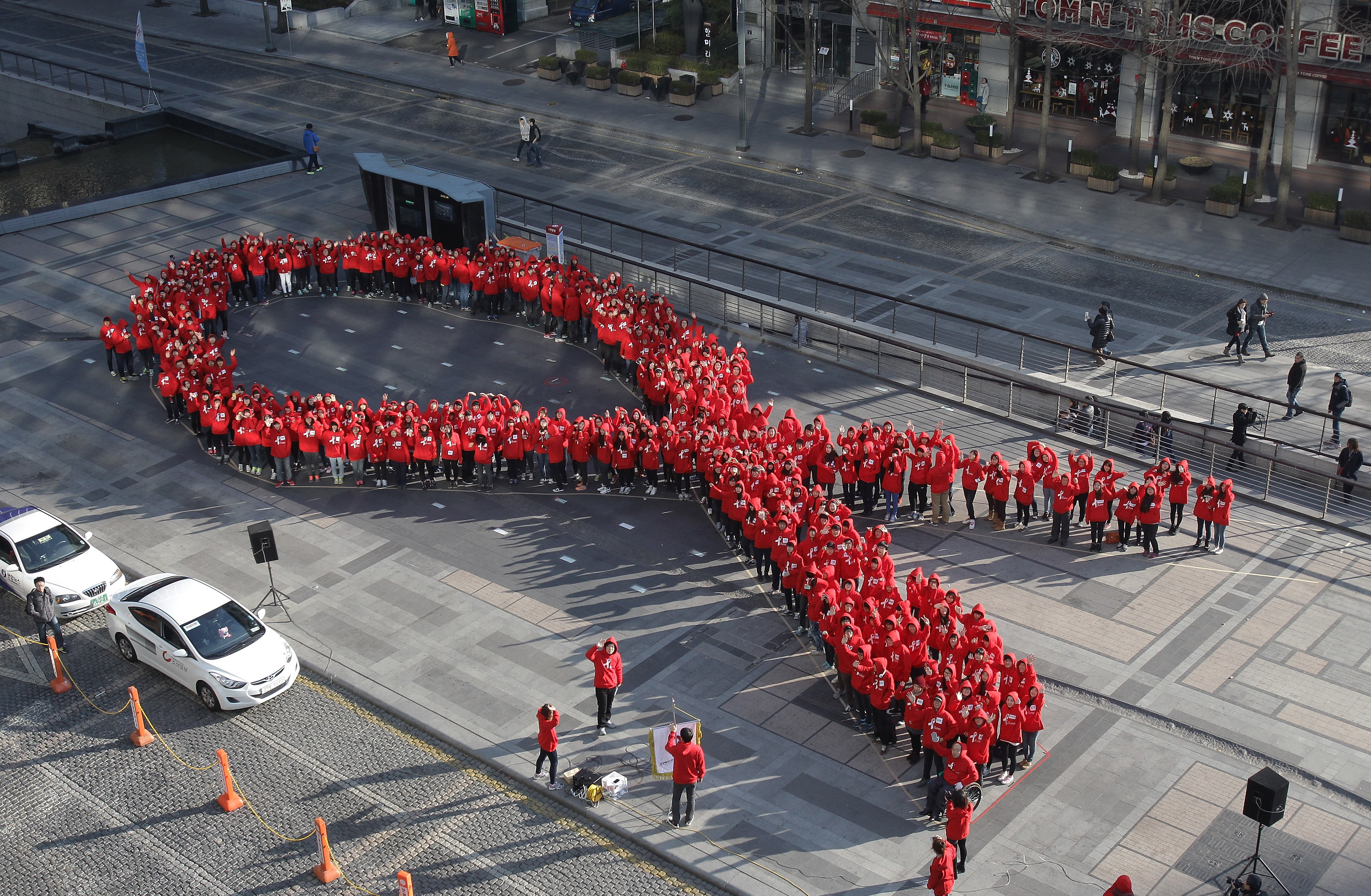World AIDS Day: Advocate says if the inequalities that allowed AIDS to spread 40 years ago aren't solved, COVID won't be either - Vimarsana News