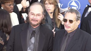 Steely Dan Inc. tự đấu tranh trong vụ kiện hành động