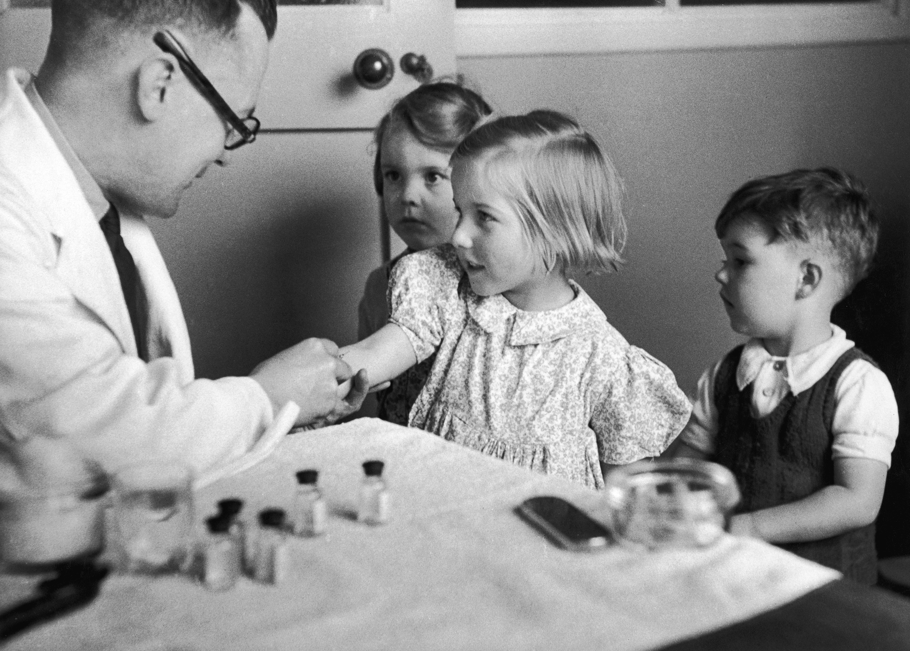 Children get their diphtheria inoculation in 1944. (Getty Images)