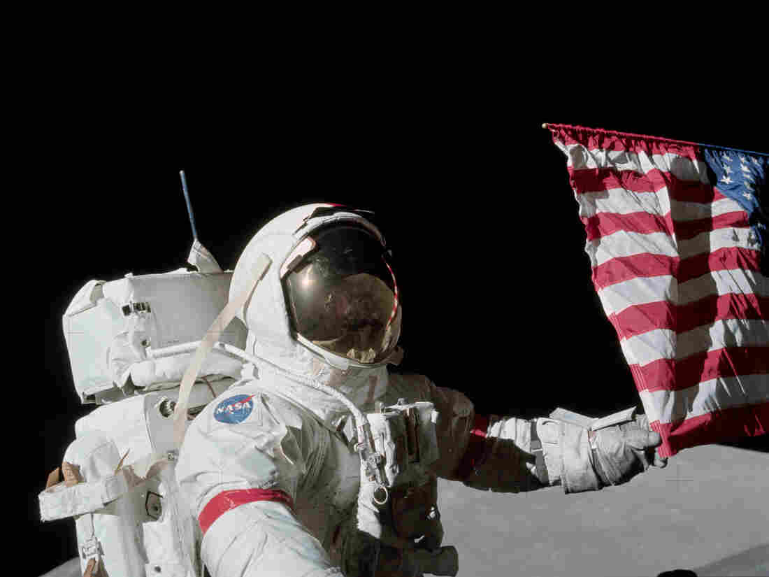 USA to send astronauts back to the Moon,