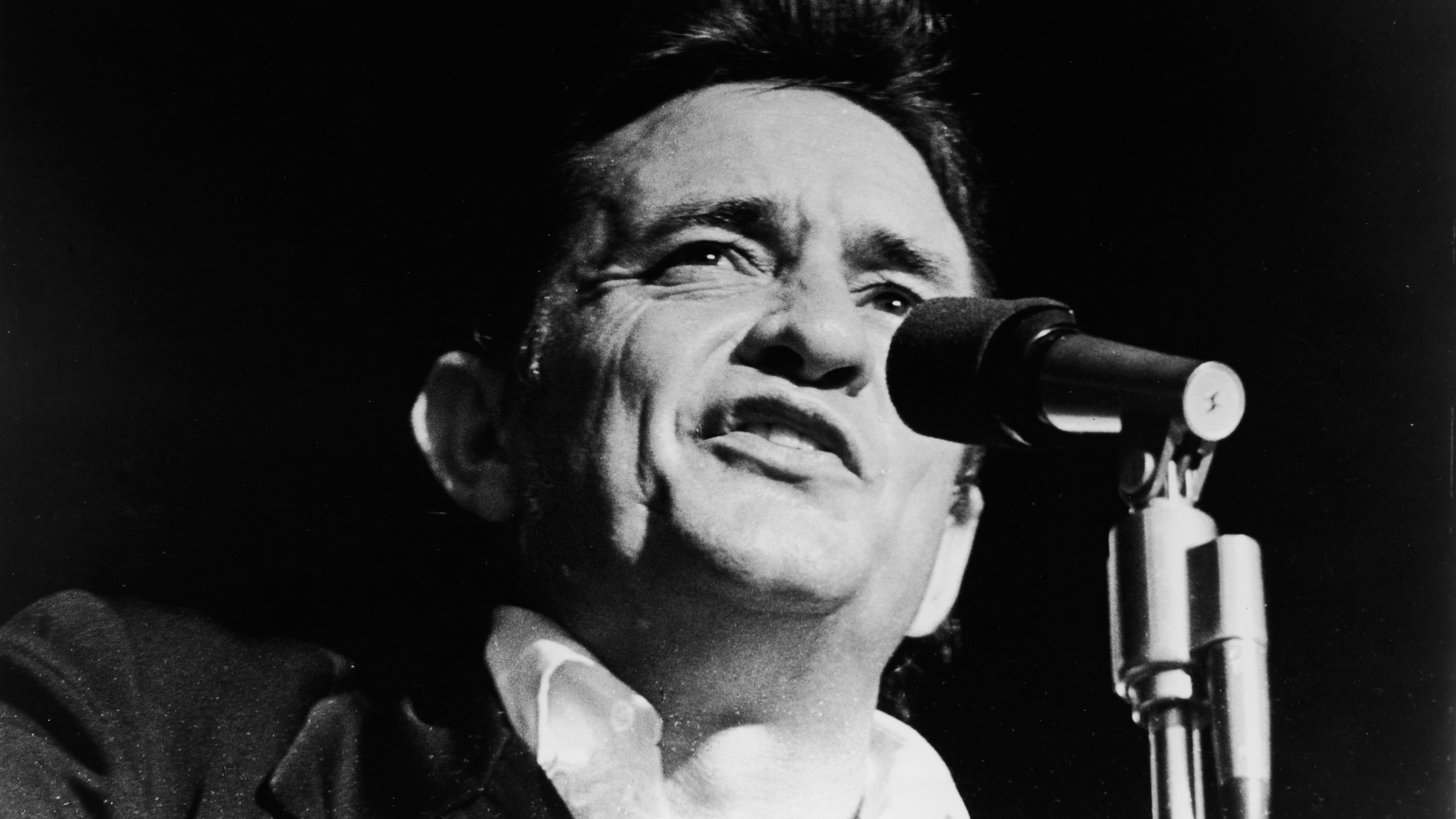 Johnny Cash in 1968. His album <em>At Folsom Prison</em>, recorded that year in a California penitentiary, rebooted his career and became a critical favorite. (Getty Images)