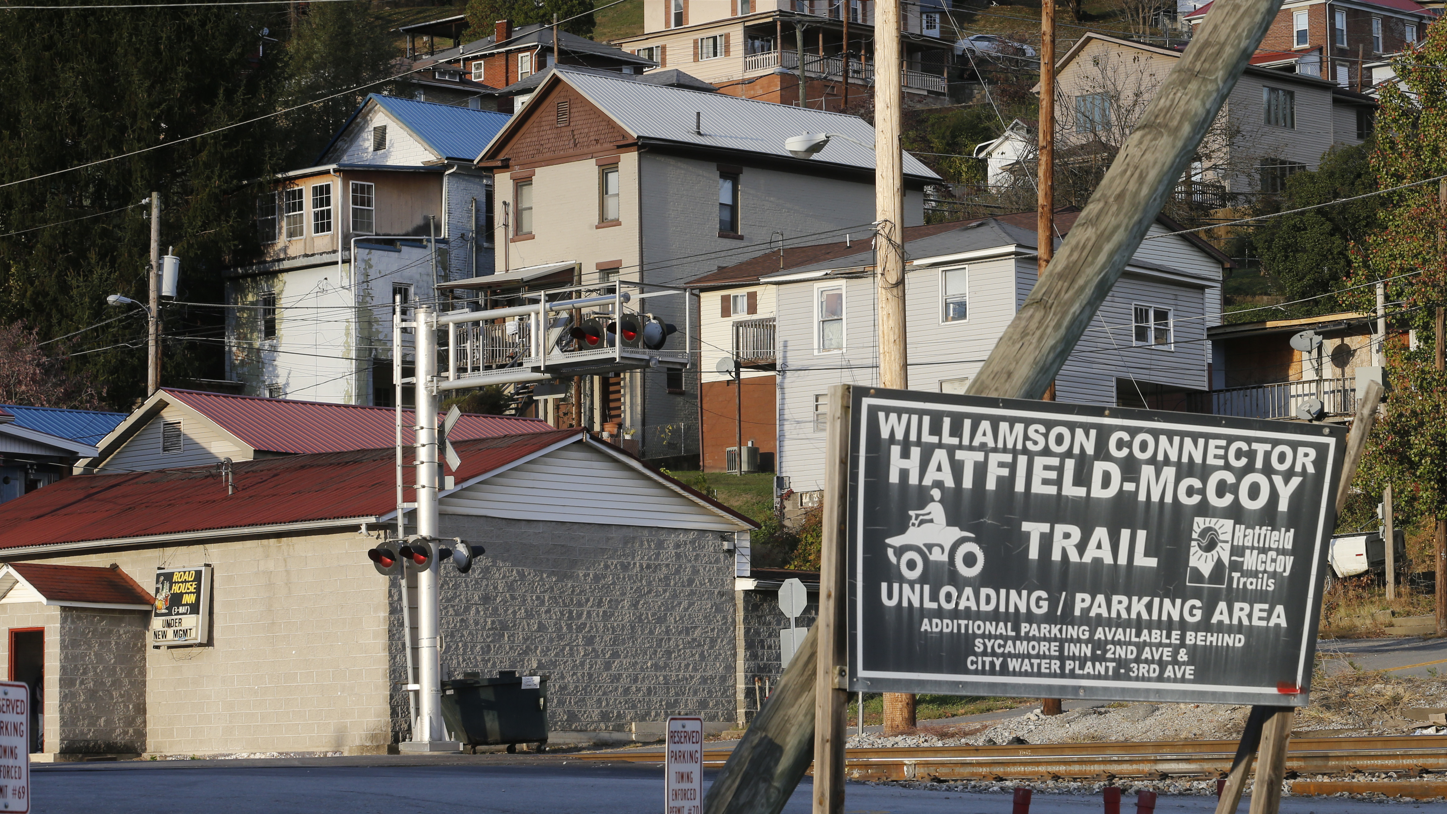 A House commerce committee investigation found that two drug wholesalers had sent more than 20 million pain pills to two pharmacies in the small town of Williamson, W.Va., seen in 2016.