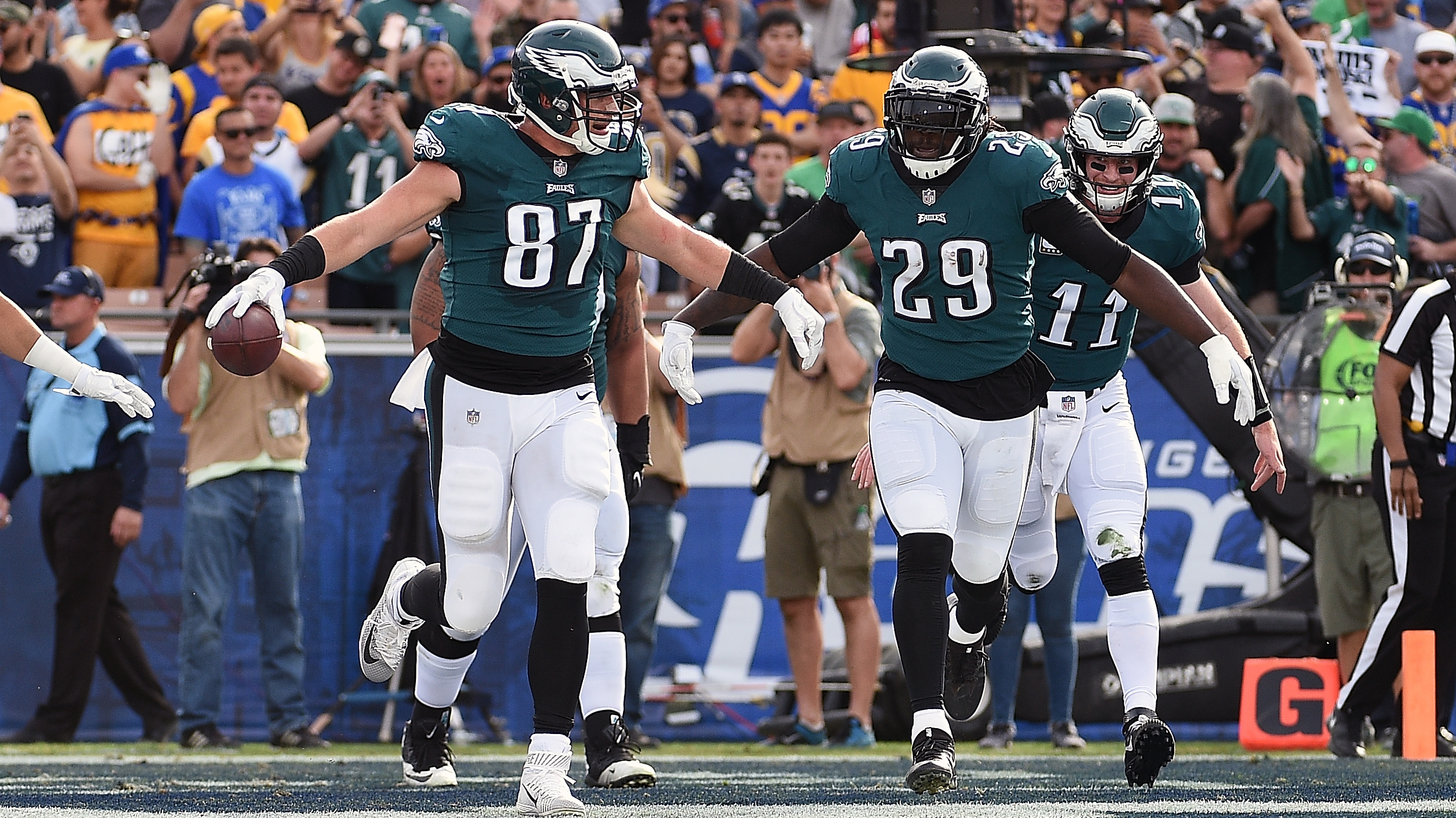 Brent Celek #87 and LeGarrette Blount #29 of the Philadelphia Eagles (Getty Images)