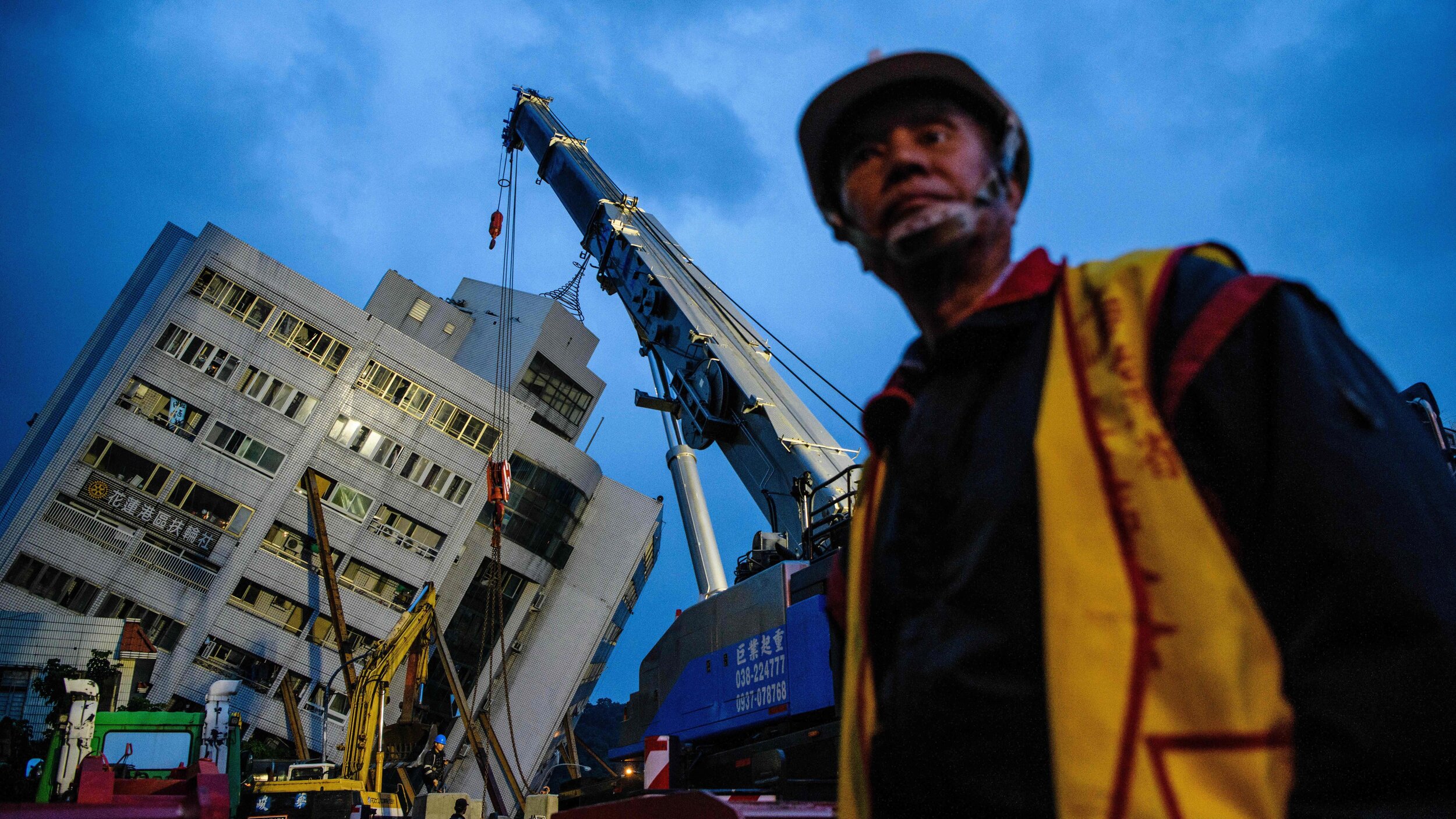 Powerful aftershocks threaten rescuers searching for dozens still missing after Taiwan earthquake (npr.org)