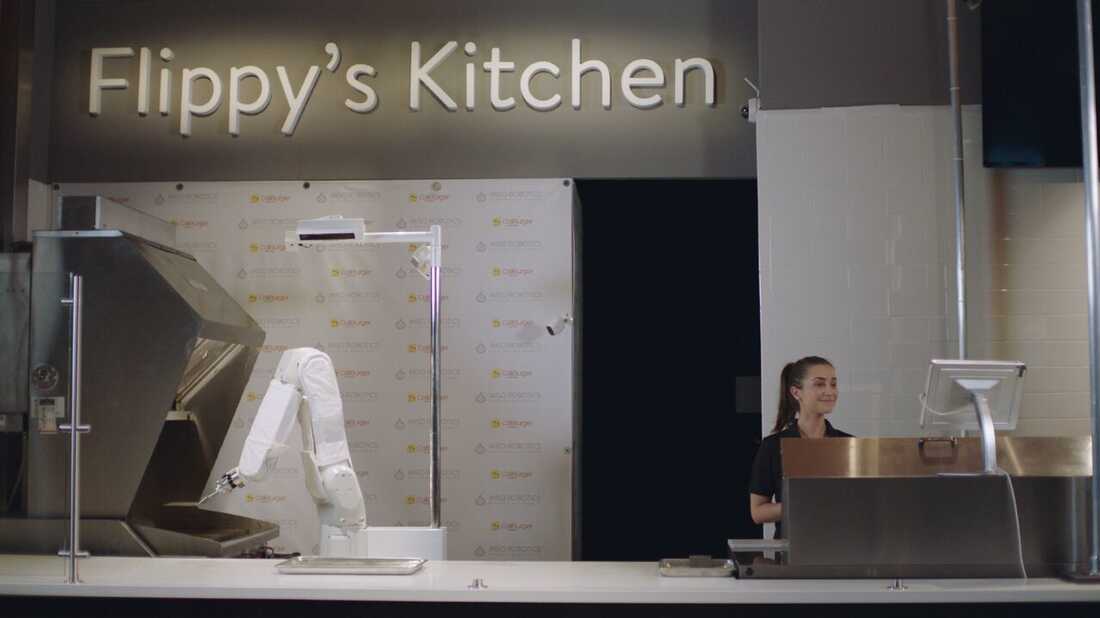 Burger flipping robot begins work at US fast food chain CaliBurger -  Verdict Food Service