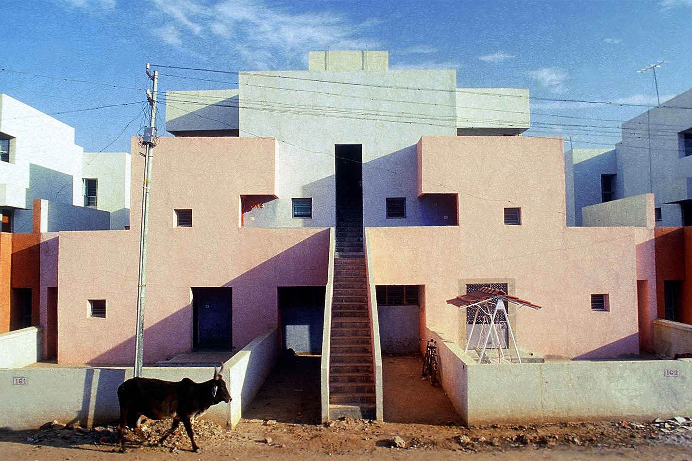 Balkrishna Doshi created the Life Insurance Corporation Housing building in Ahmedabad, India, in 1973. (Courtesy of VSF)