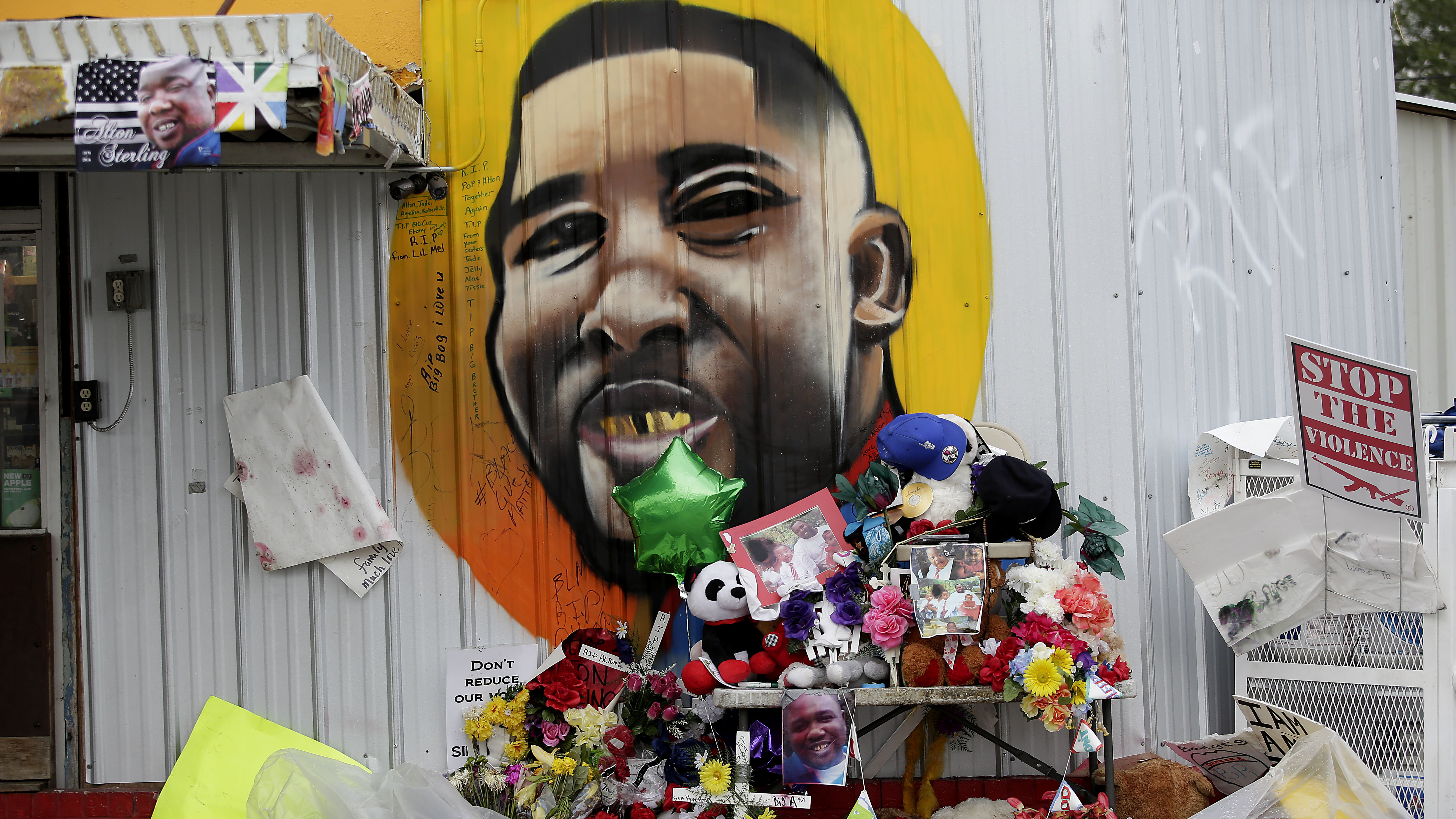 Baton Rouge officers will not be charged in Alton Sterling's killing