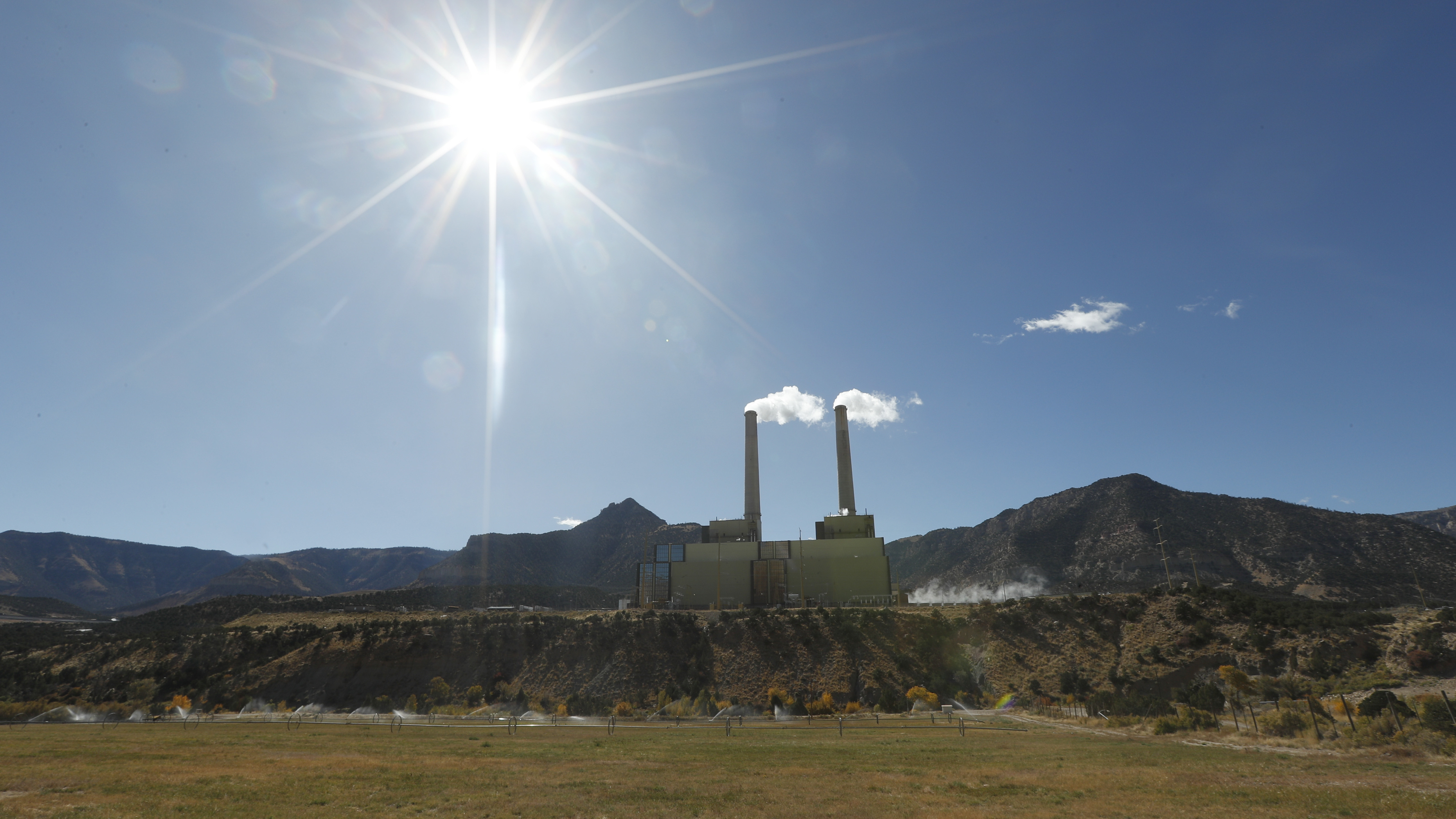 A coal-fired power plant on outside Huntington, Utah. (Getty Images)