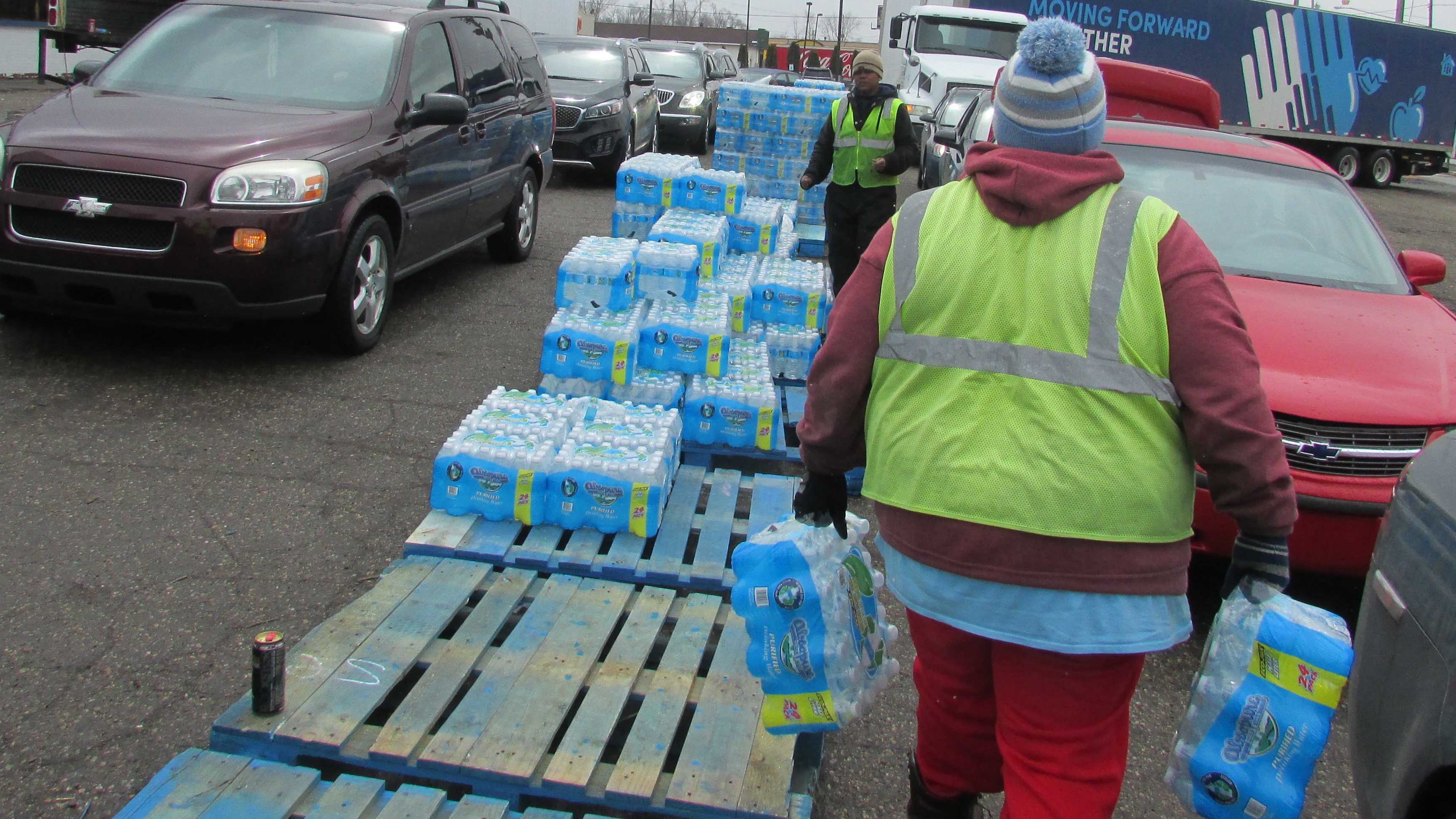 A water distribution center on Dort Highway in Flint, Mich. (Michigan Radio)