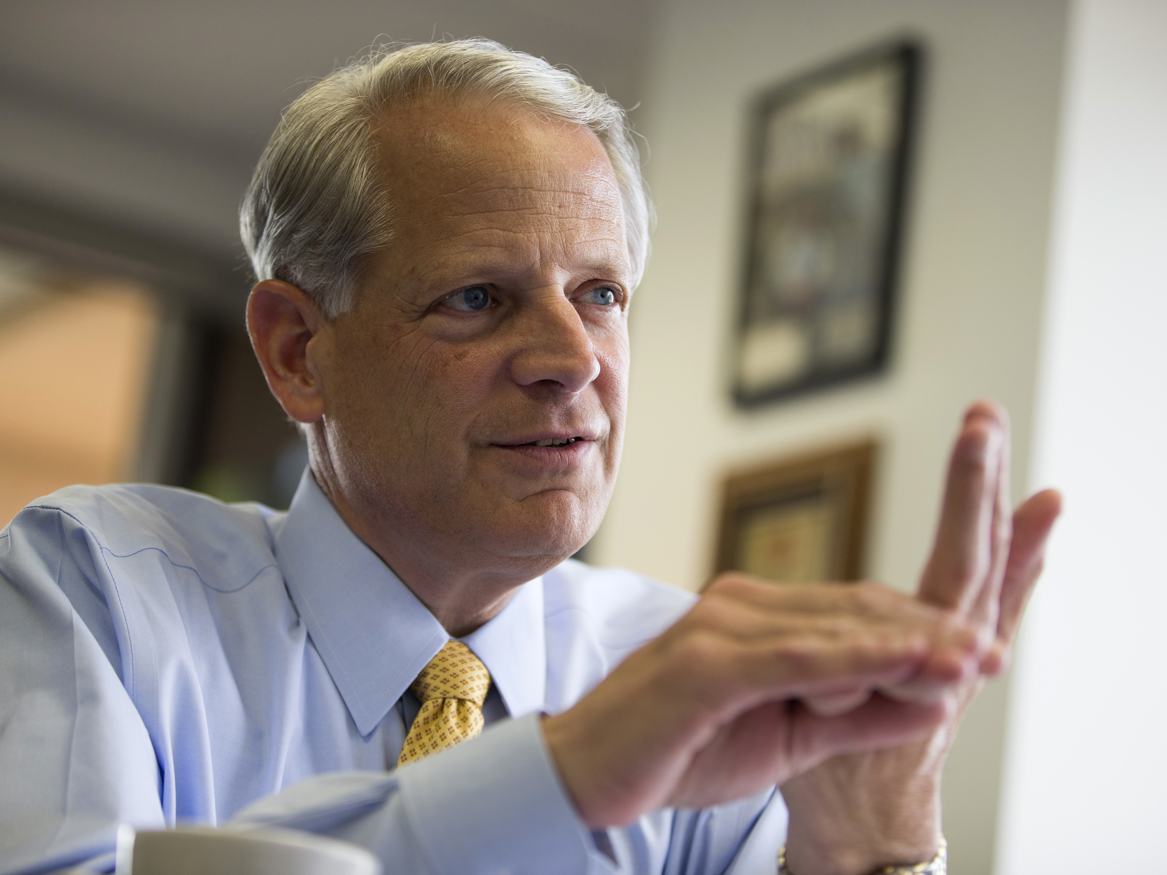 A bill to make every American bear arms, in the novel 'Big Guns'