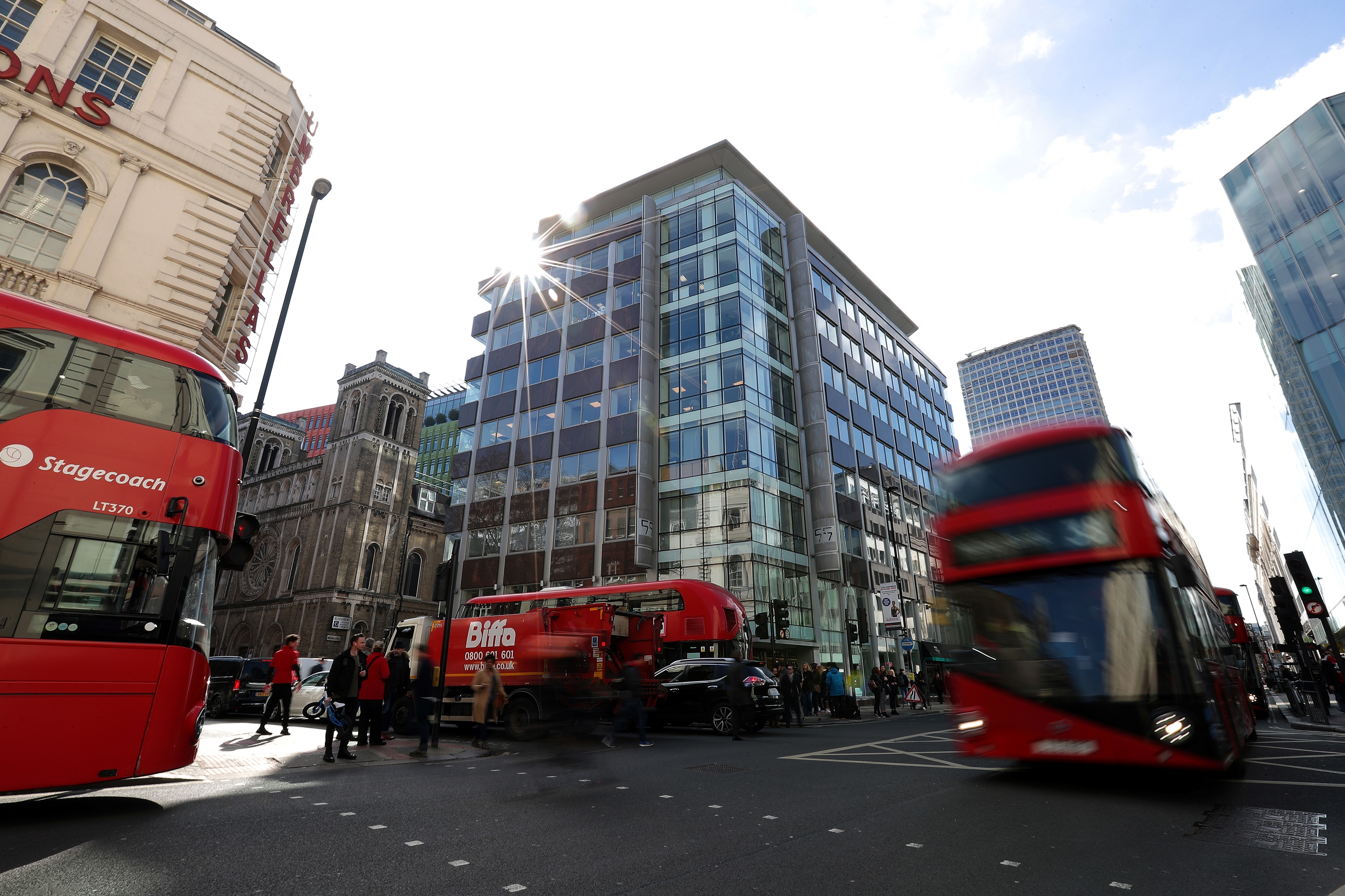 Cambridge Analytica announced Wednesday that it is immediately shutting down operations. (AFP/Getty Images)