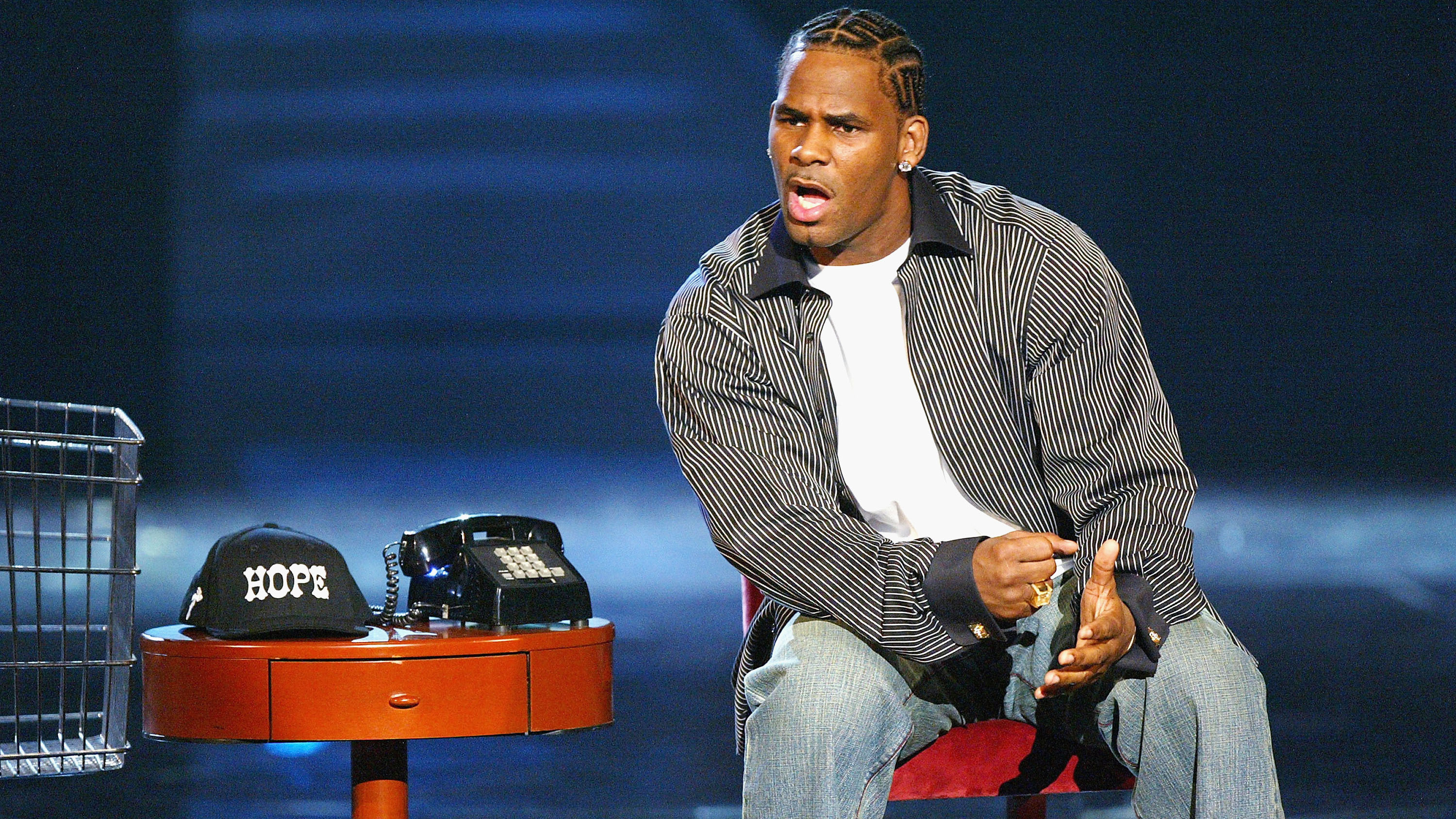 Singer R. Kelly performs onstage in Los Angeles in 2004. (Getty Images)