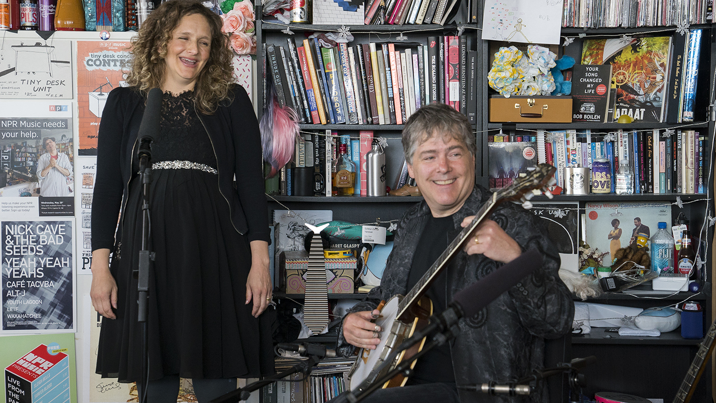 Bela Fleck And Abigail Washburn: Tiny Desk Concert