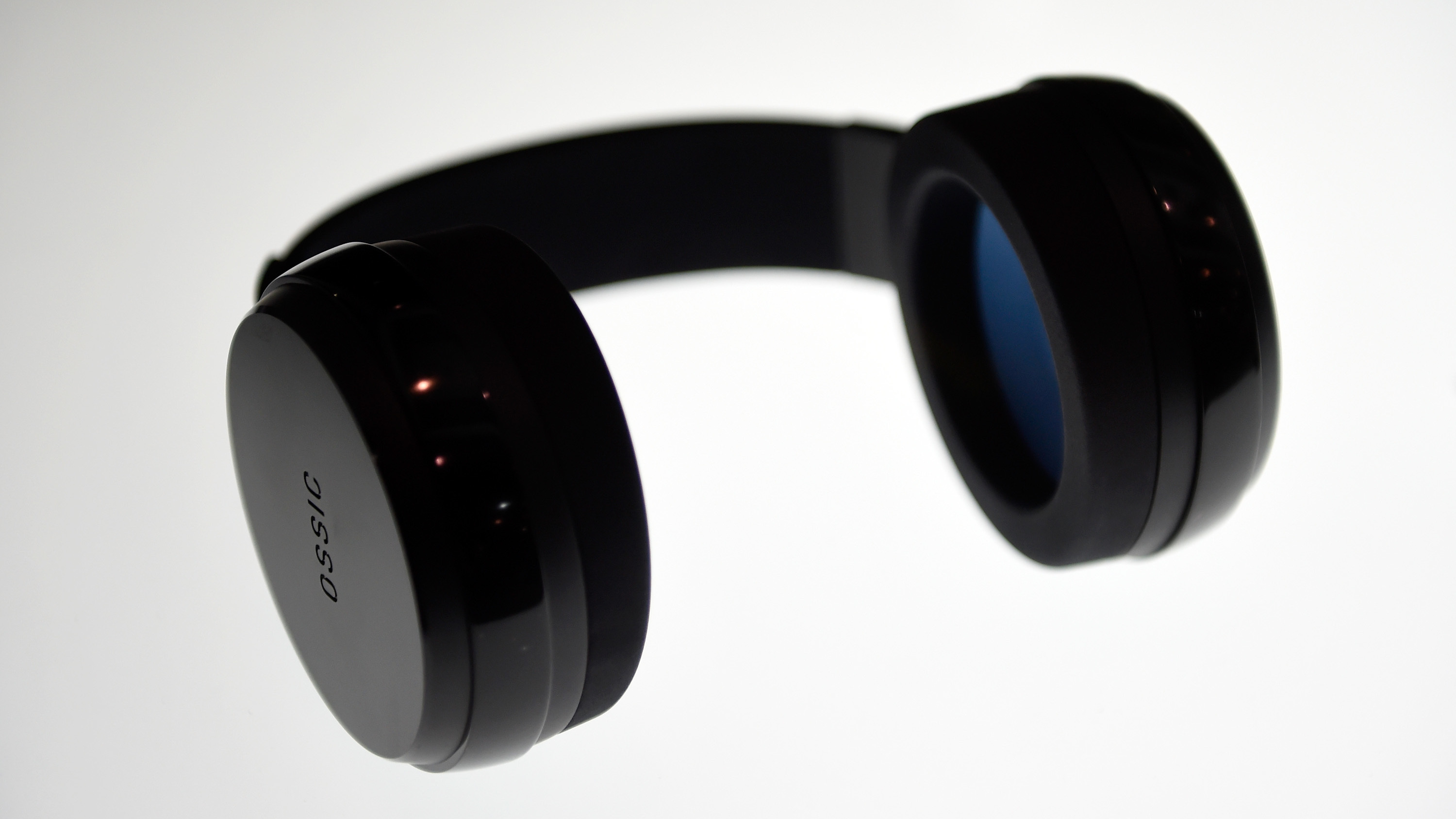 Headphone company Ossic announced Saturday it was shutting down, having delivered just 250 of the 10,000 pairs of virtual reality headphones that its backers had crowdfunded.