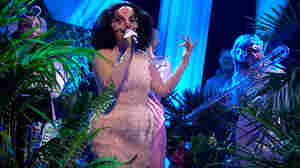 Björk Brings Flutes And Flora To Her First TV Performance In 6 Years 