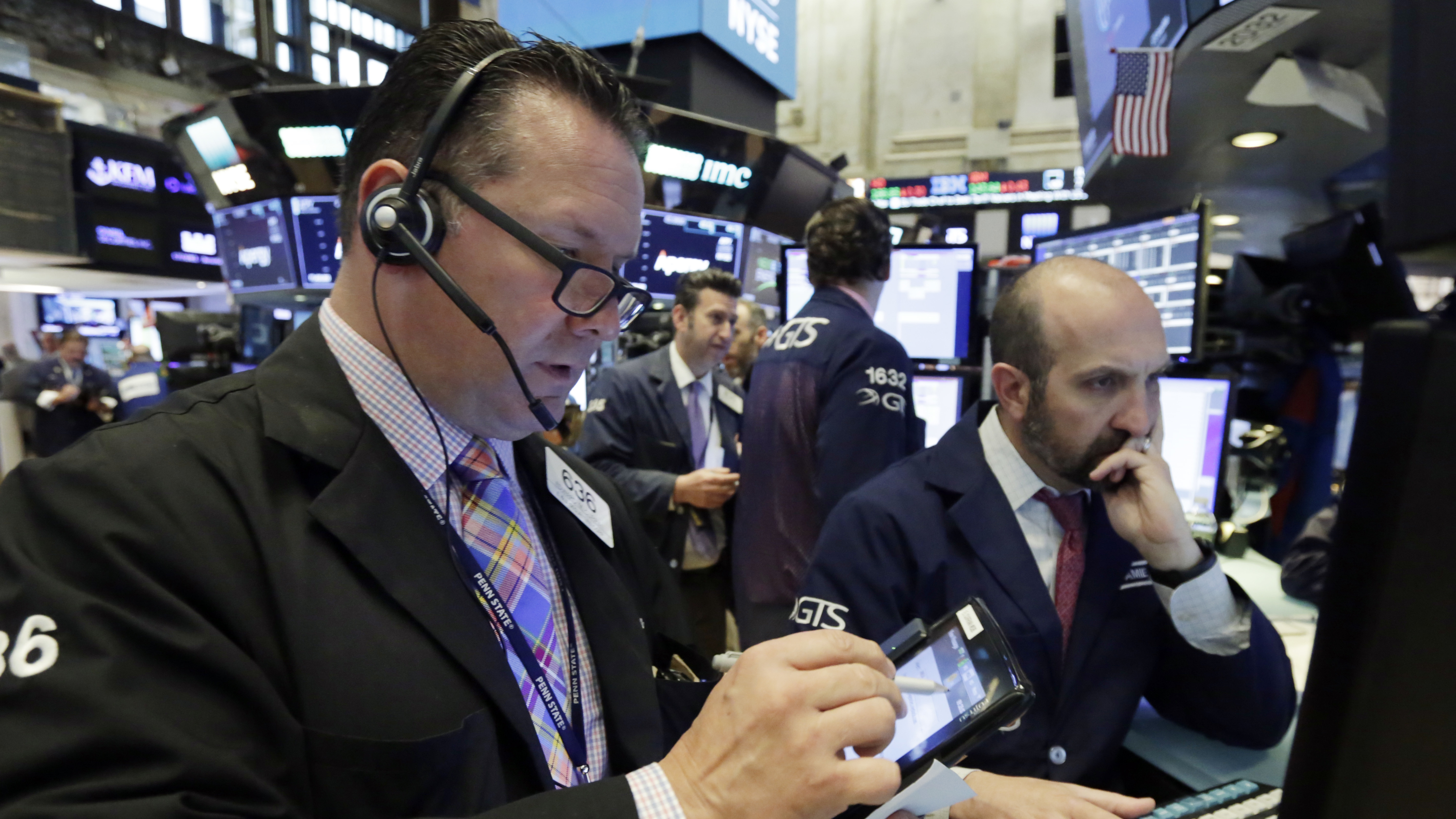 Trader Edward Curran (left) and specialist James Denaro on the floor of the New York Stock Exchange Tuesday. The political turmoil in Italy sent stocks down sharply.