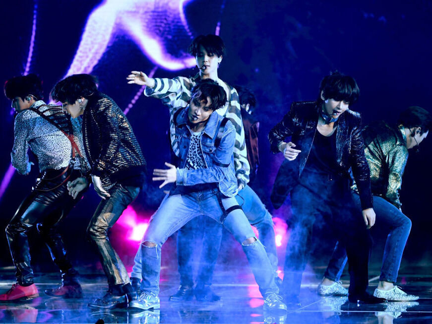 bts goes to no 1 on billboards album chart a first for k pop billboard pop album charts