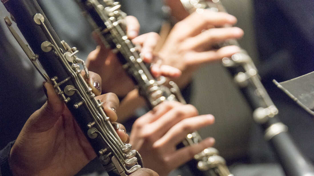 Musicians playing clarinet.