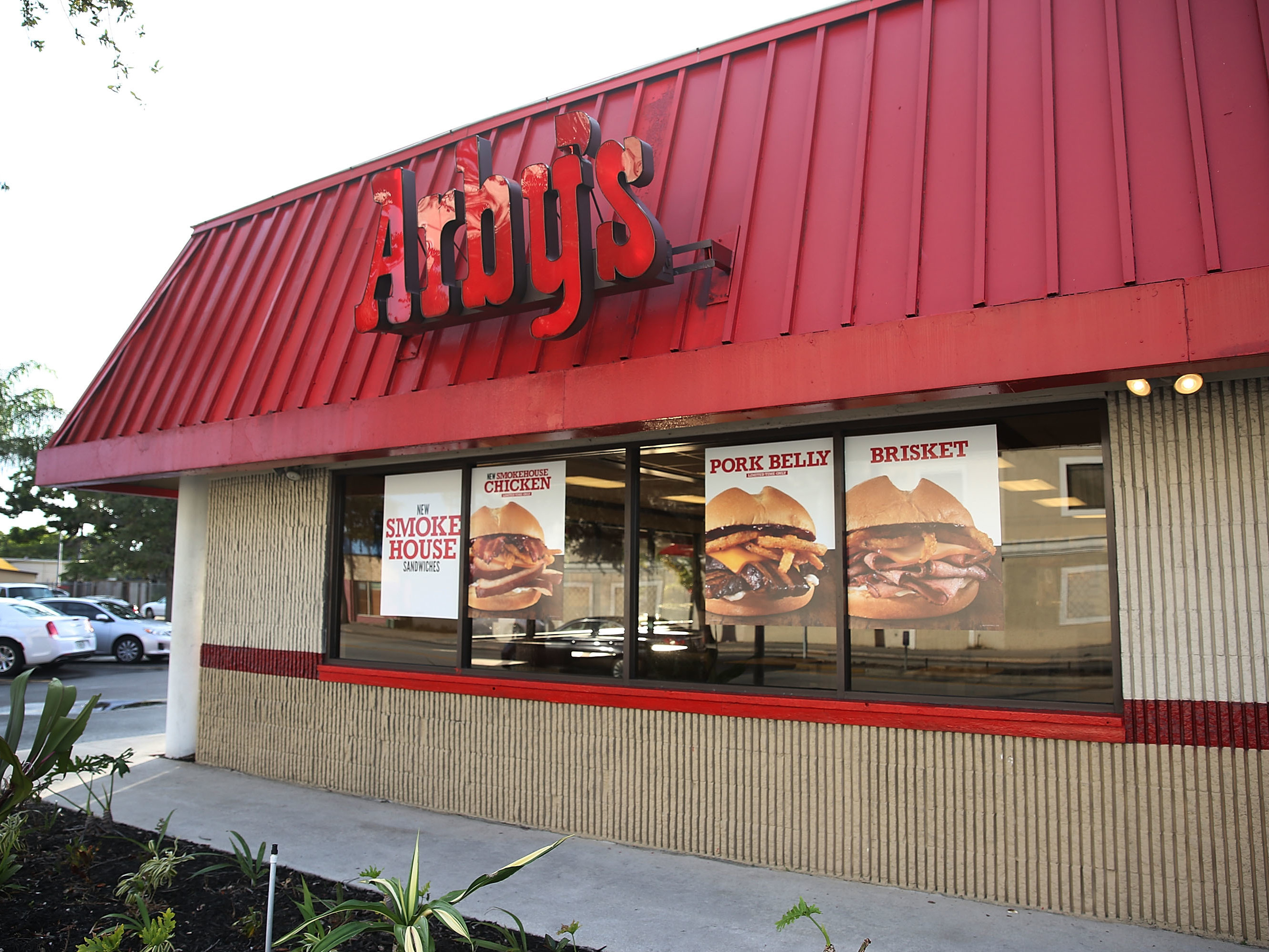 Arby's is among seven fast-food chains that have agreed to stop limiting their workers' ability to take jobs at other restaurants in the same chain. (Getty Images)