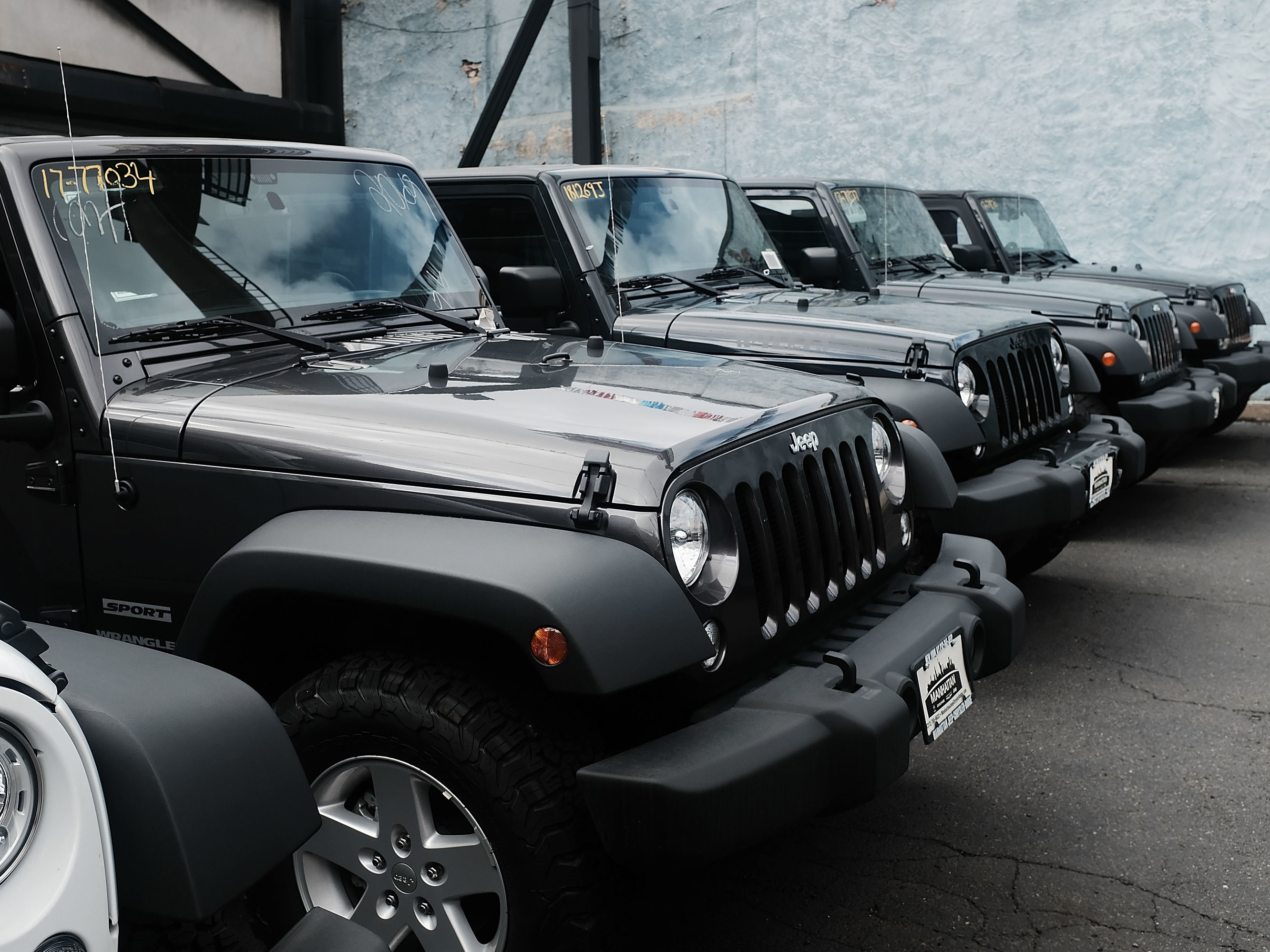 Fiat Chrysler S New Ceo Faces Twin Challenges China And Tariffs Jeep Wranglers Are Displayed At A Manhattan Fiat Chrysler Dealership The Automaker S Latest Quarterly Earnings Announcement Comes Time Of Deep