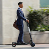 Scooters: trottoiroverlast of de toekomst van lokaal vervoer?
