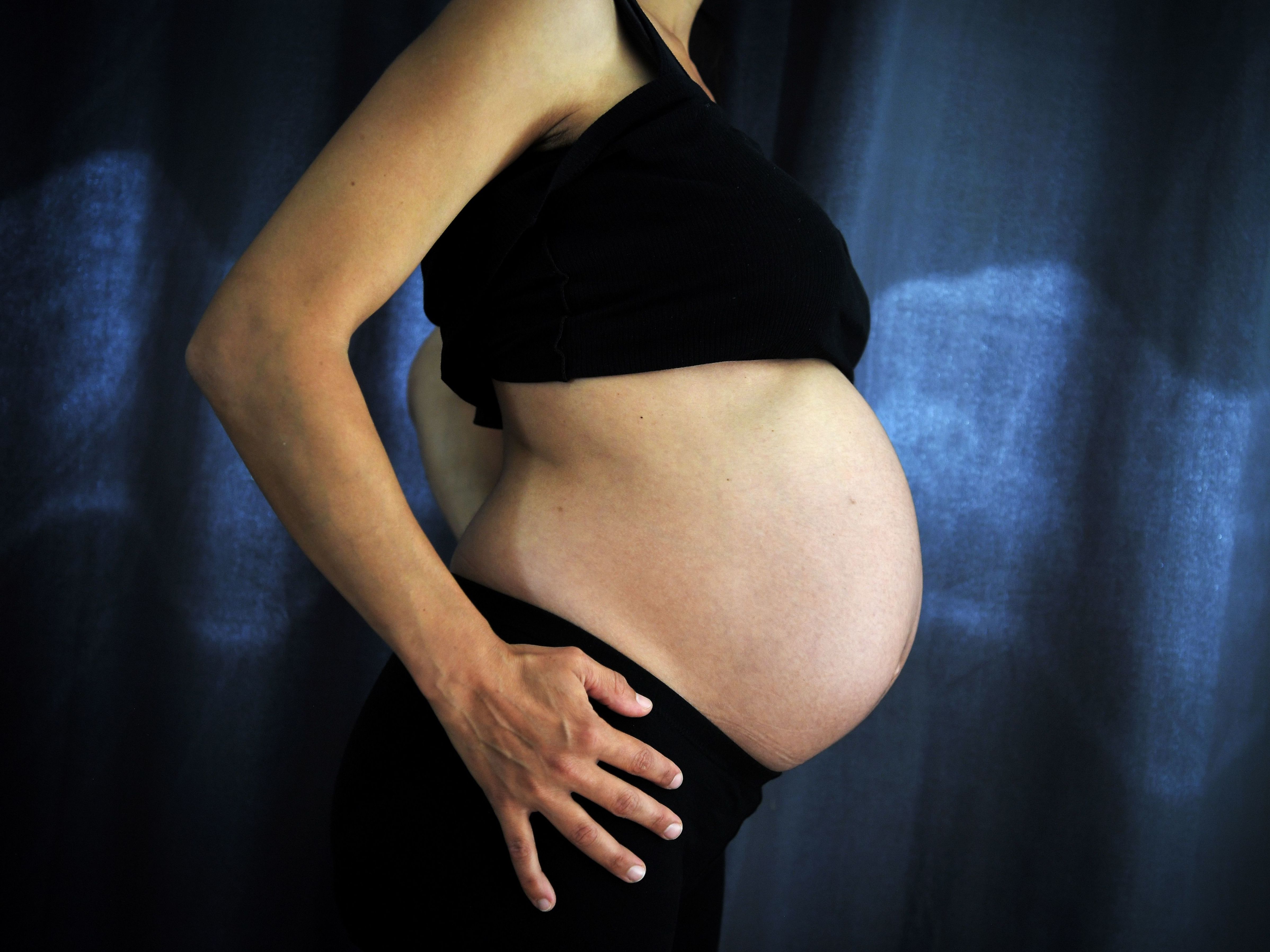 Inducing labor at 39 weeks may involve IV medications and continuous fetal monitoring. But if the pregnancy is otherwise uncomplicated, mother and baby can do just fine, the latest evidence suggests. (AFP/Getty Images)
