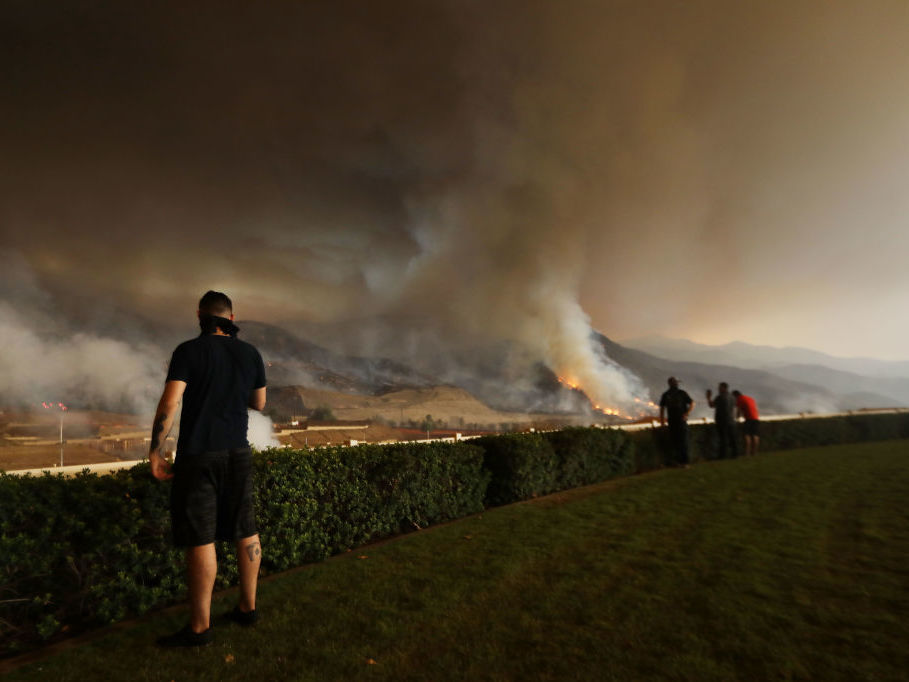 Resident Moe Blythe watches the Holy Fire burn near homes on August 9, 2018 in Corona, California. (Getty Images)