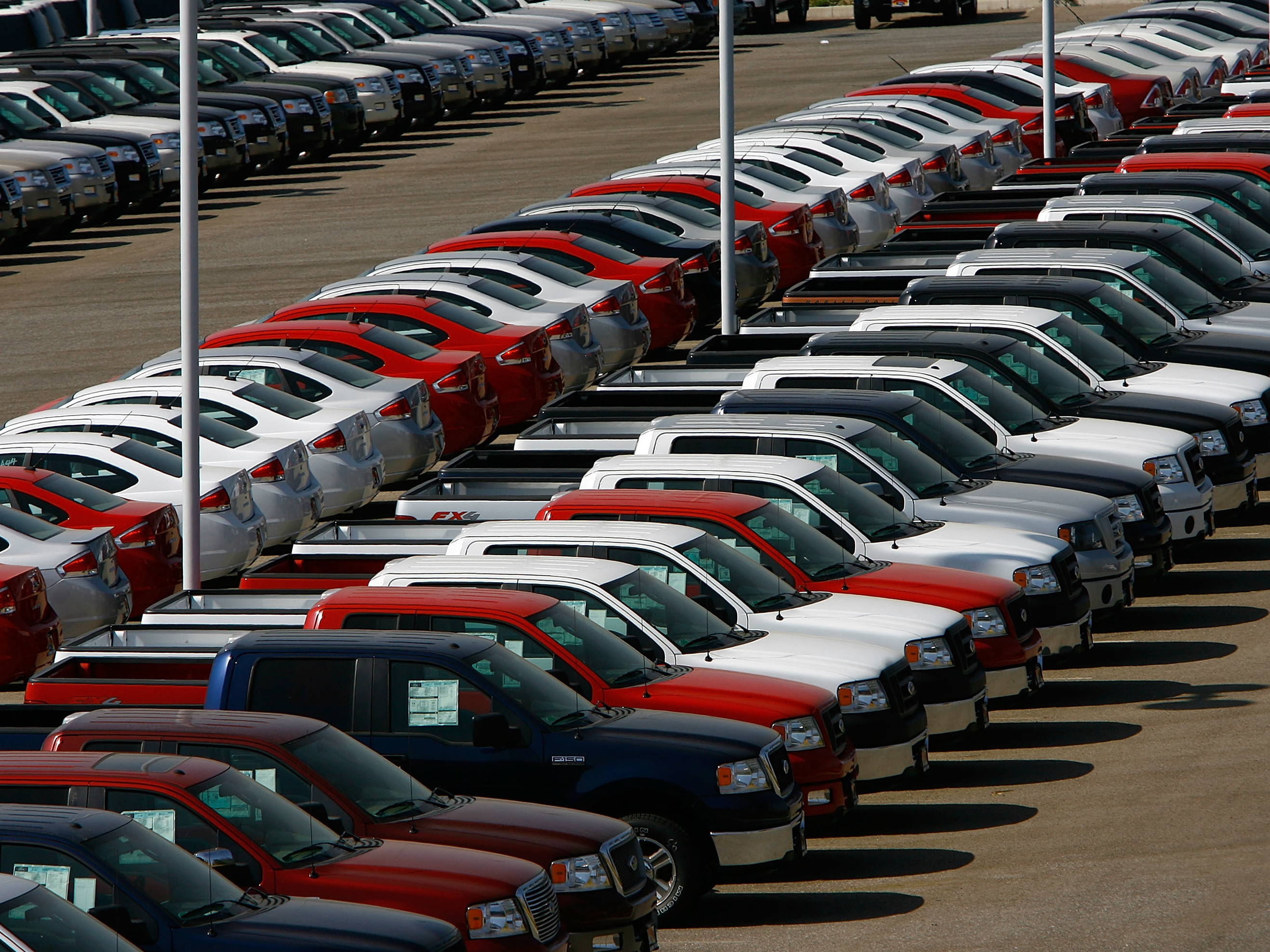 The White House is proposing changes to the Military Lending Act that critics say would leave service members vulnerable when they buy cars. (Getty Images)