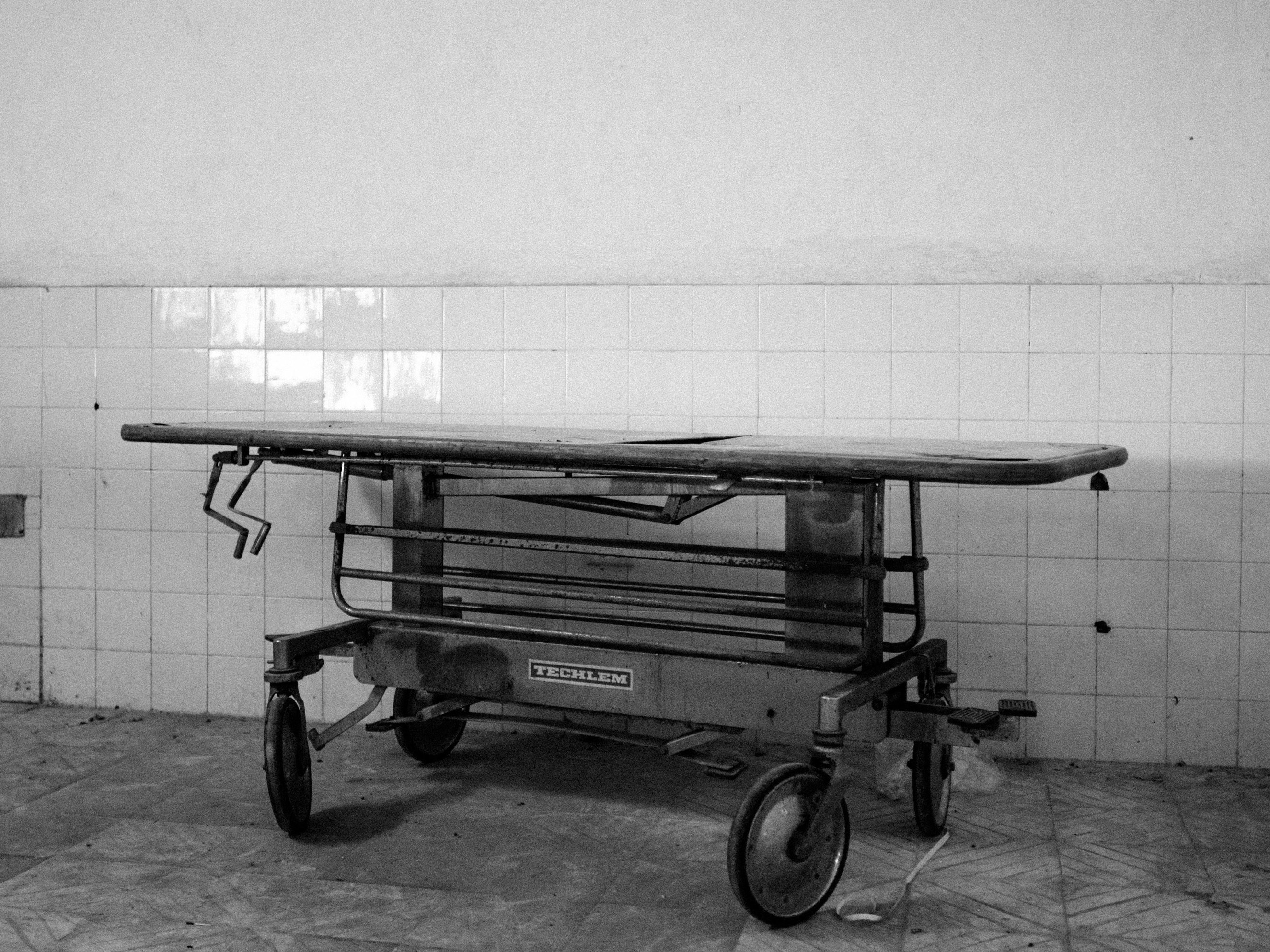 A gurney in a hospital. (Getty Images)