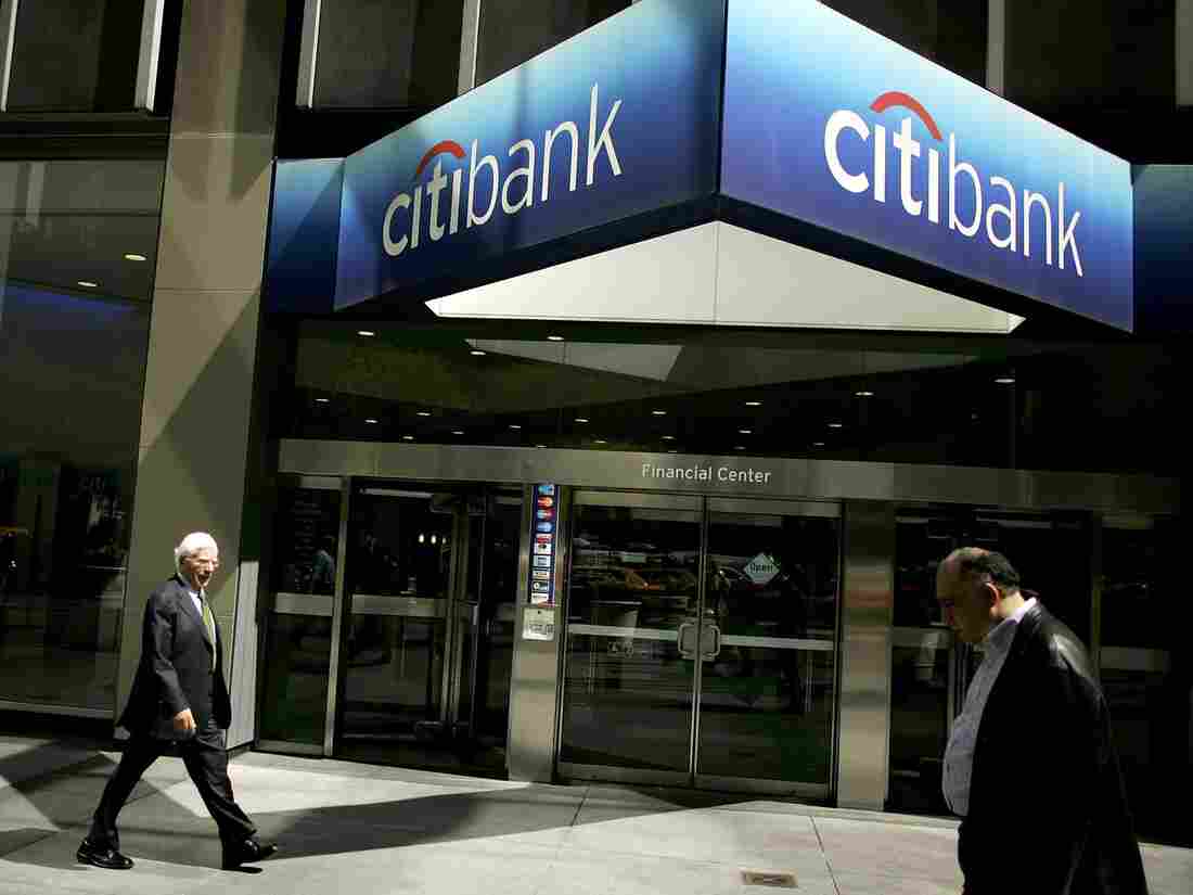 ) Pedestrians pass the Citibank building April 17, 2006 in New York City. Citigroup announced late on November 26, 2007 that it had sold a $7.5 billion stake to the Abu Dhabi Investment Authority, a sovereign investment fund. The cash infusion is expected to aid Citigroup's capital base after it incurred heavy losses in the mortgage crisis. (Photo by Spencer Platt/Getty Images)